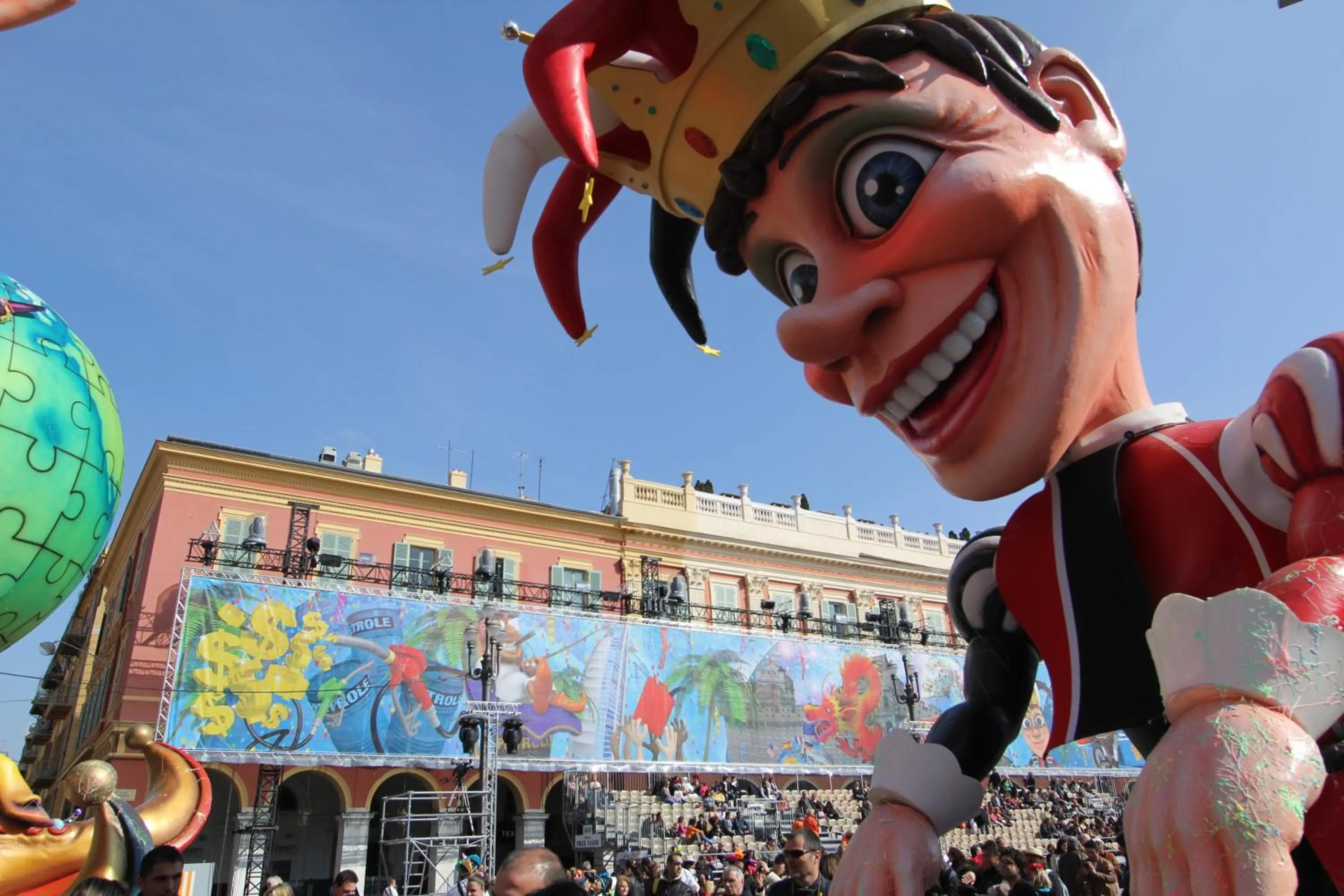 Evening entertainment in Nice Massena