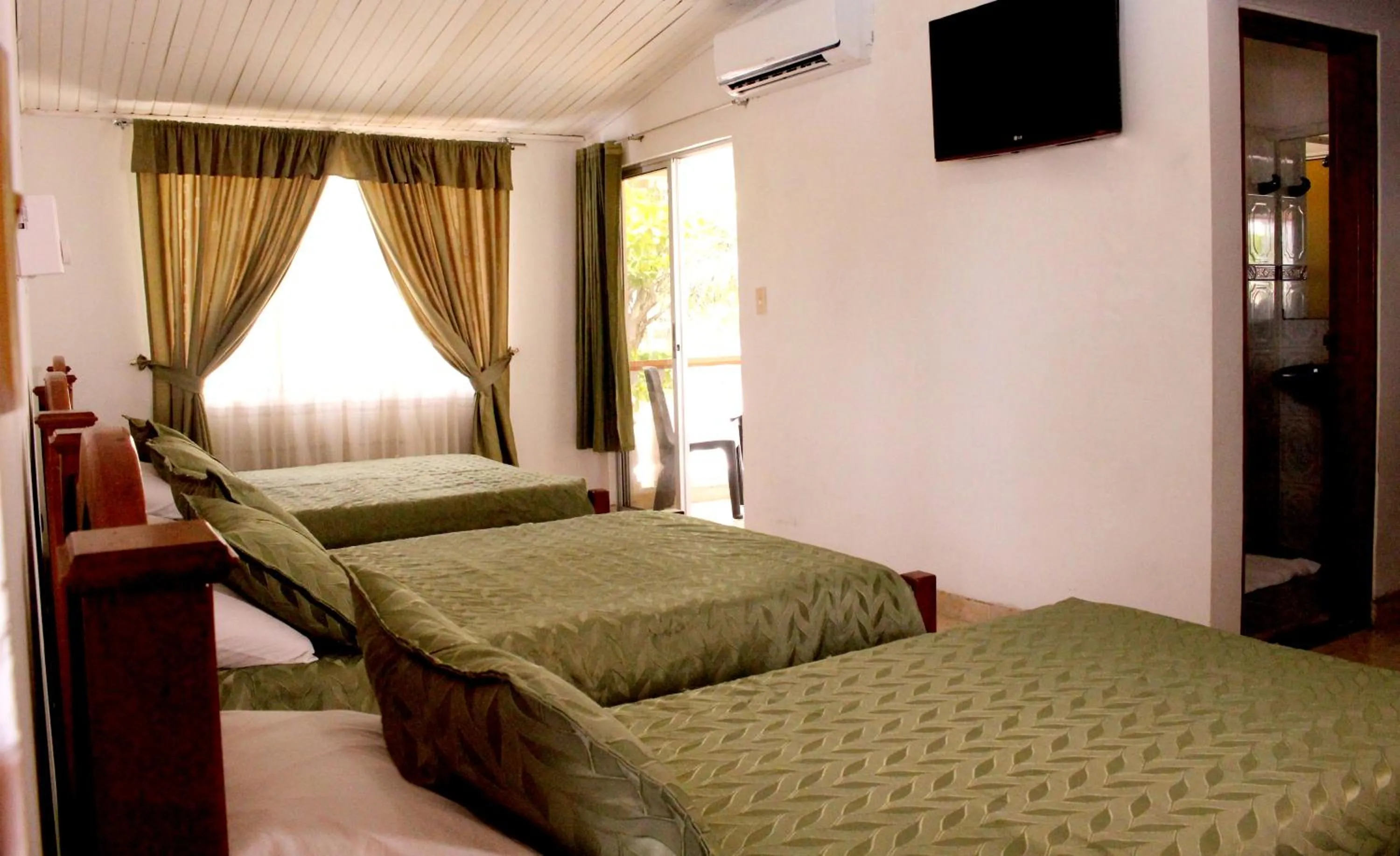 Day, Bed in Alborada Hotel Melgar