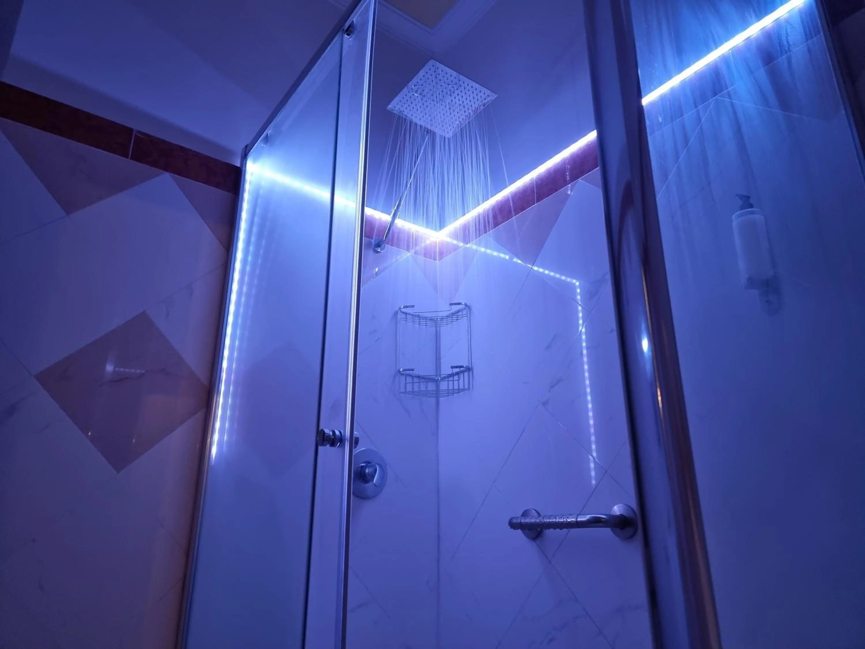 Shower in Anthony Guesthouse