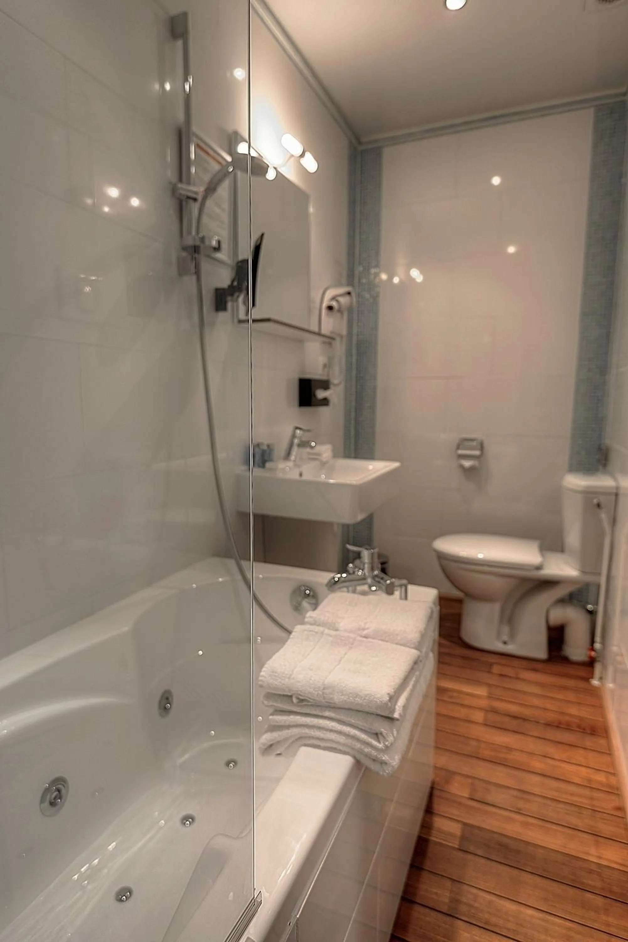 Bathroom in Ault - Villa Aultia Hotel - baie de somme