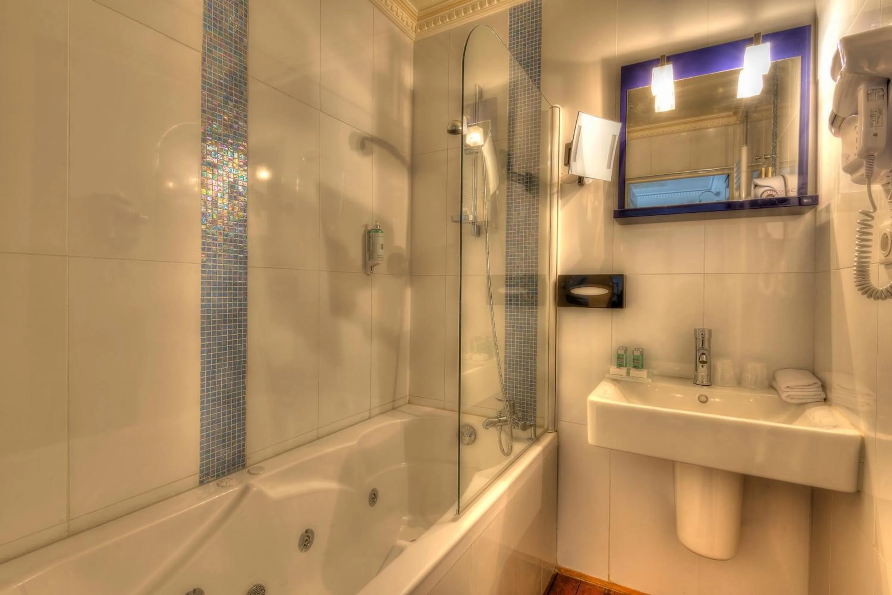 Bathroom in Ault - Villa Aultia Hotel - baie de somme