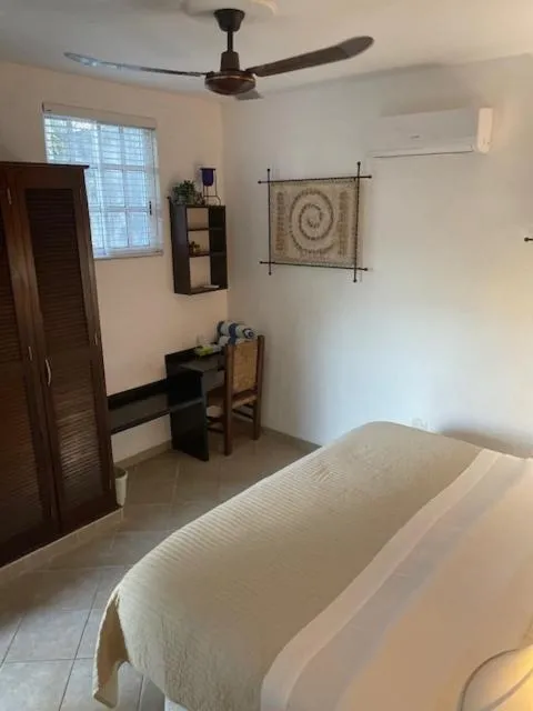 Photo of the whole room, Bed in Villa Escondida Guest House Cozumel Downtown