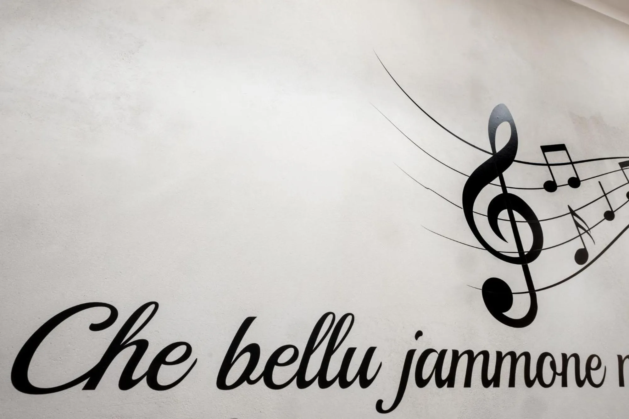 Decorative detail in casajammone naples b&b