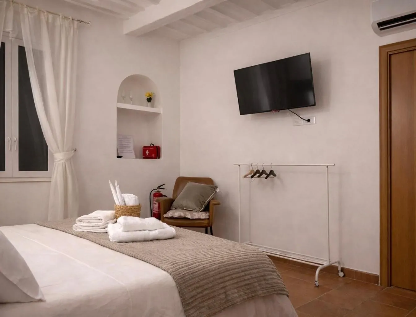 Bedroom, Bed in Little Medieval House Nettuno