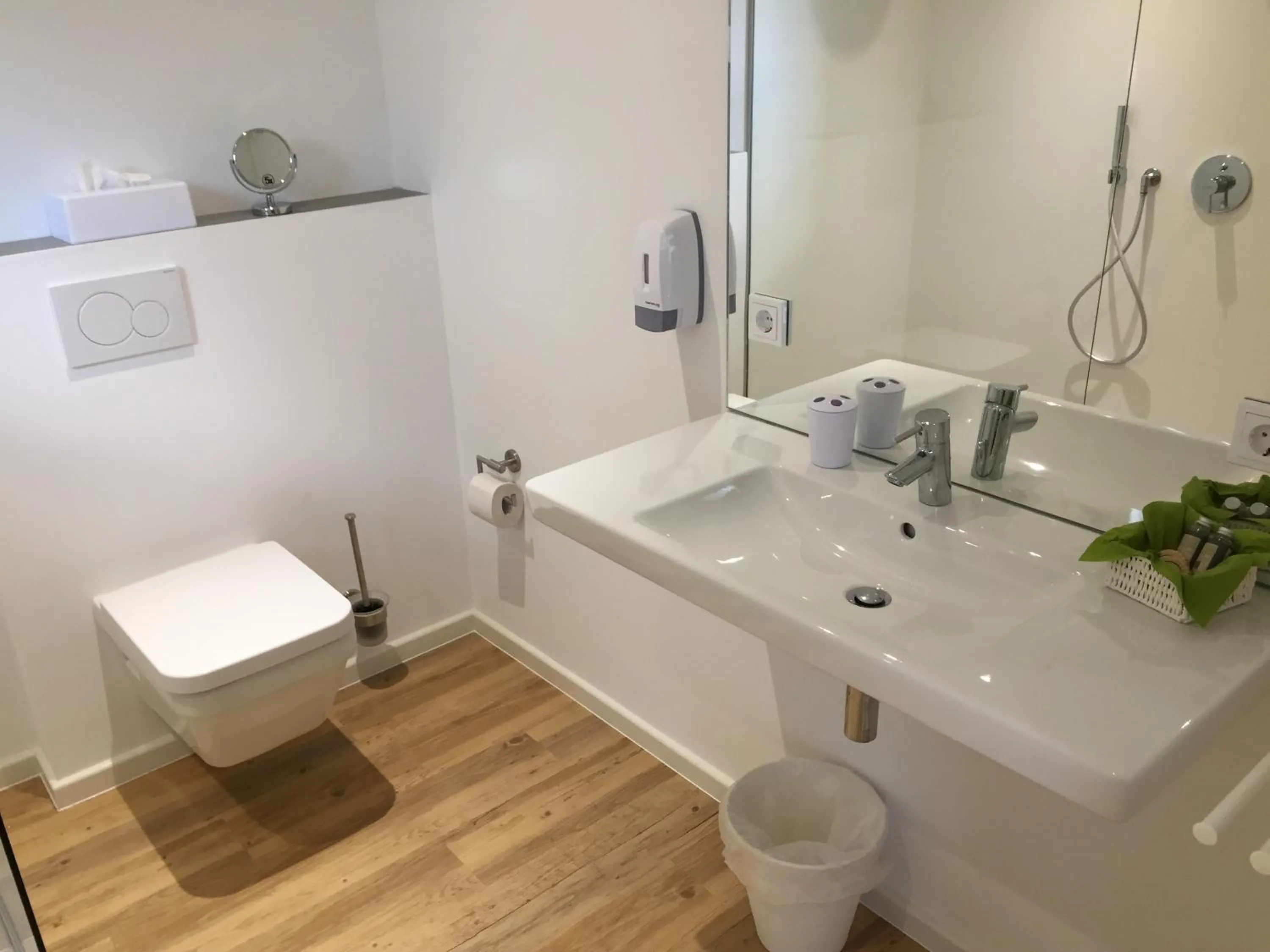 Toilet in Weingut-Aparthotel Olinger