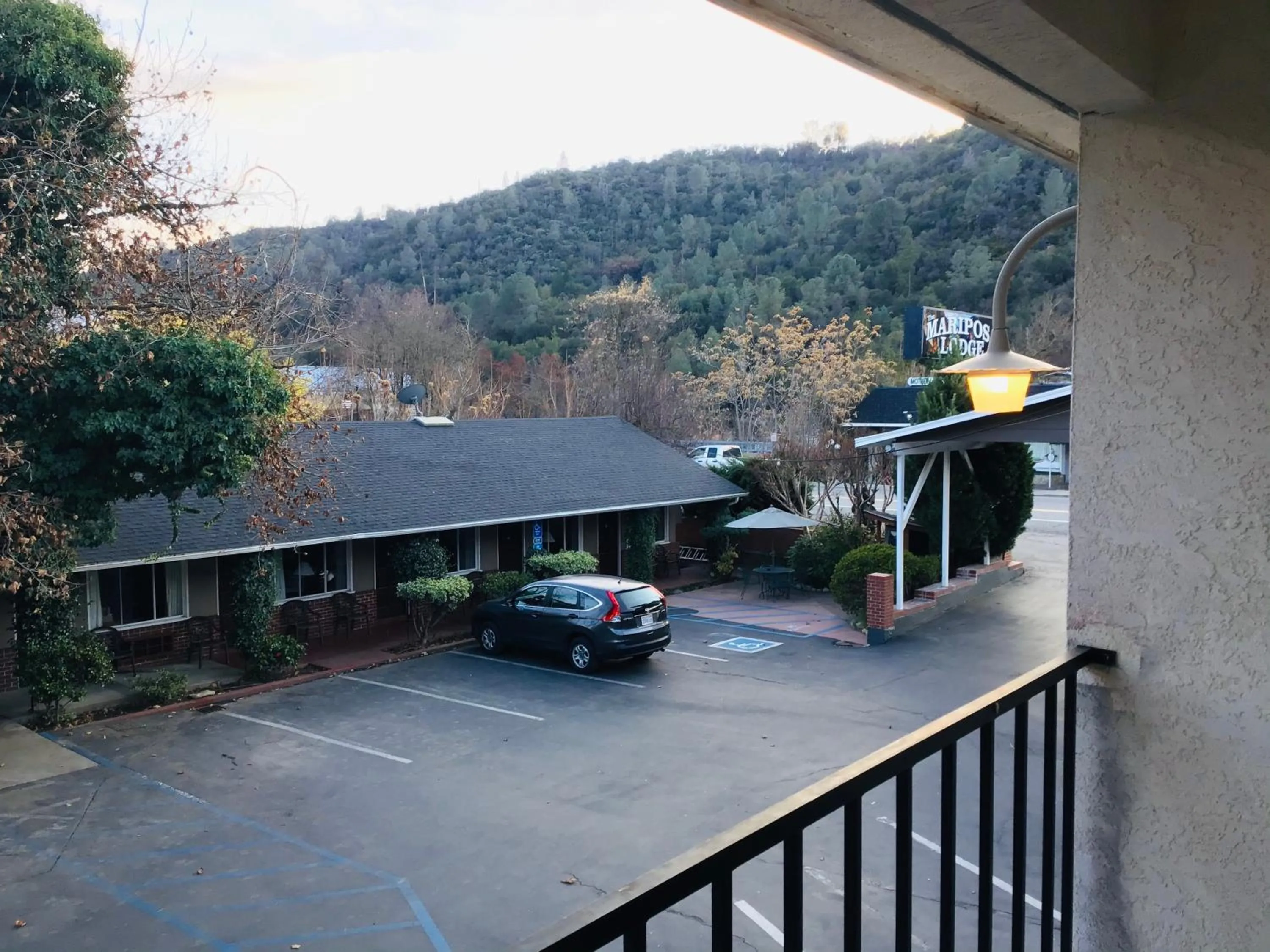 Mountain view in Mariposa Lodge