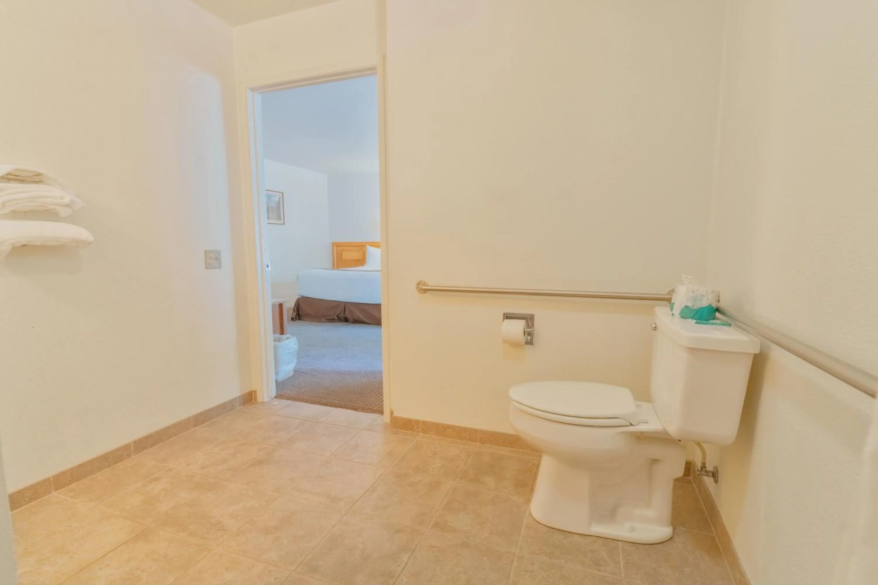 Bathroom in Mariposa Lodge