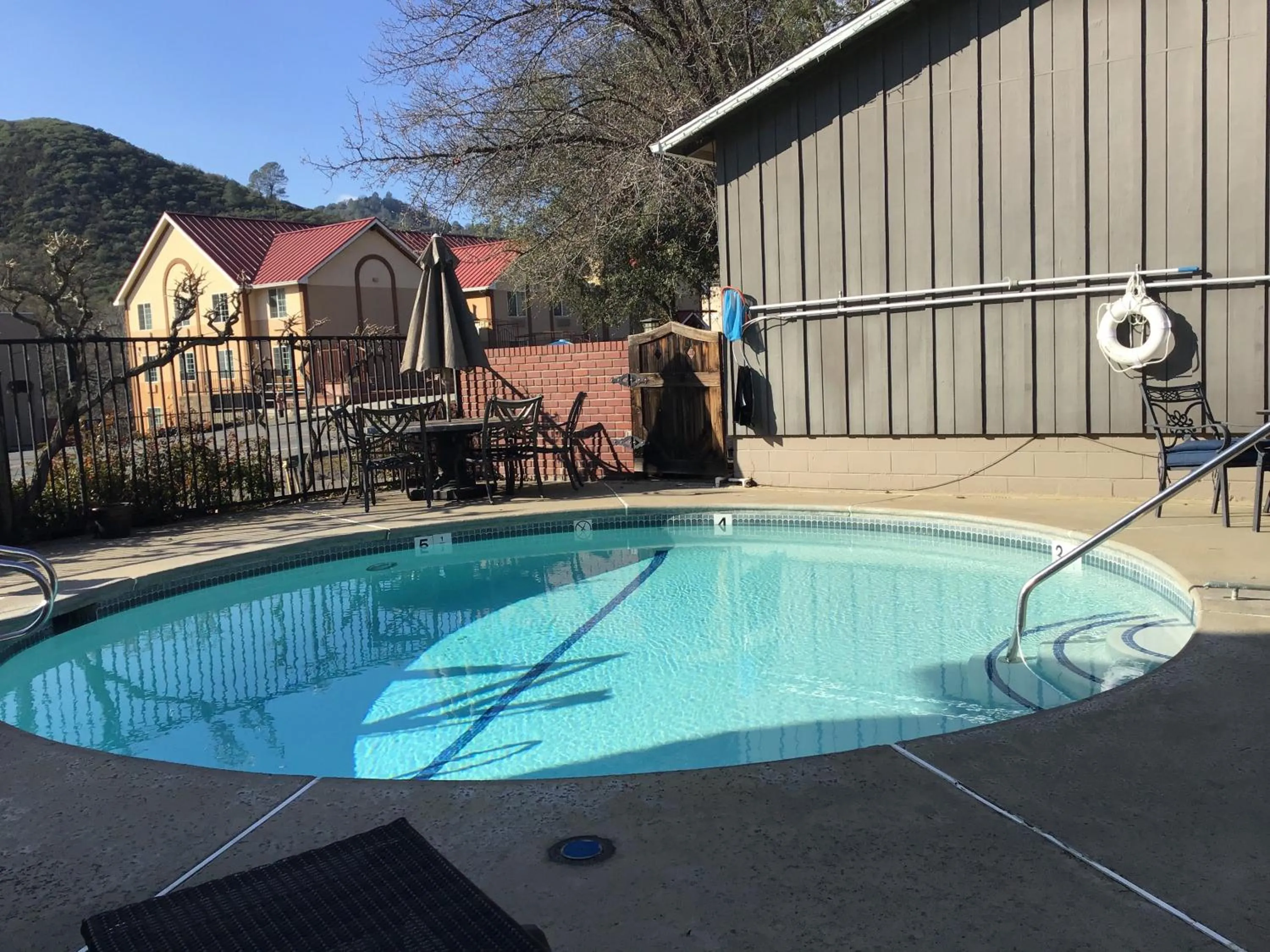 Property building in Mariposa Lodge