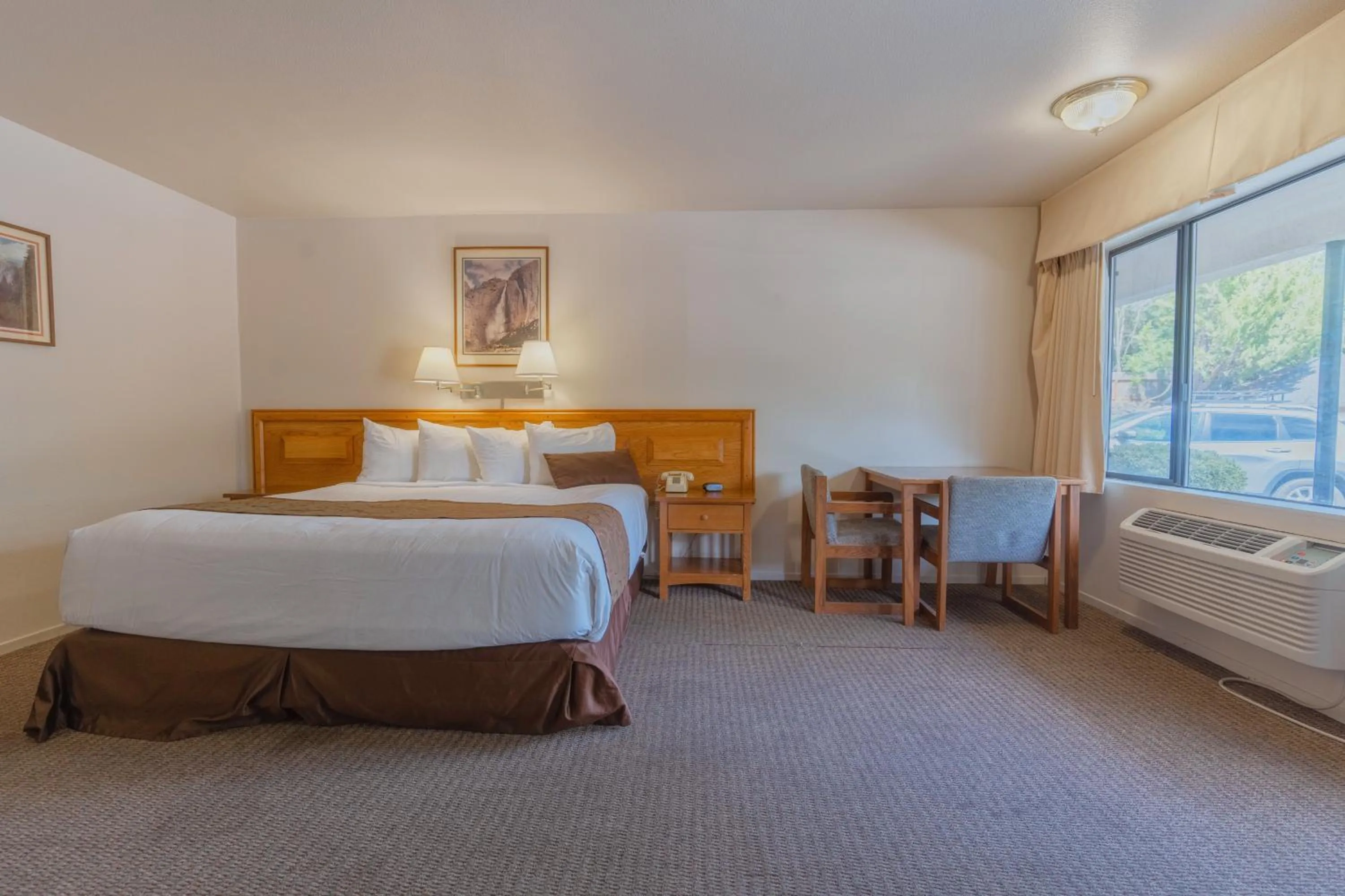 Bed in Mariposa Lodge