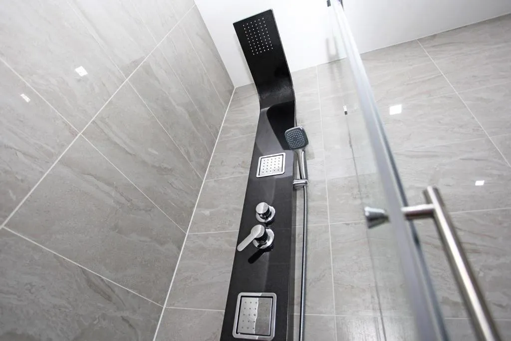 Shower in Sapphire House Apartments