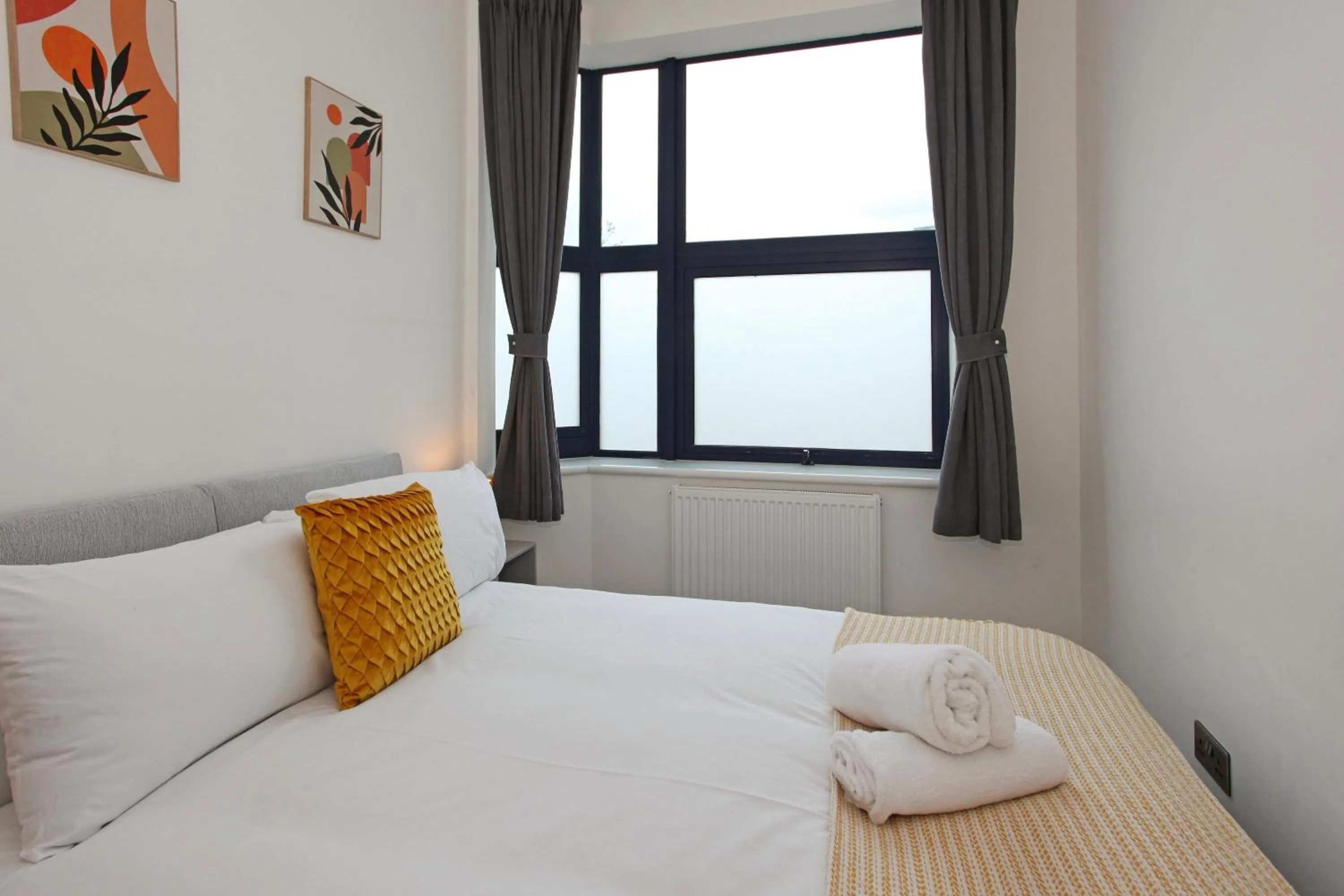 Bed in Sapphire House Apartments