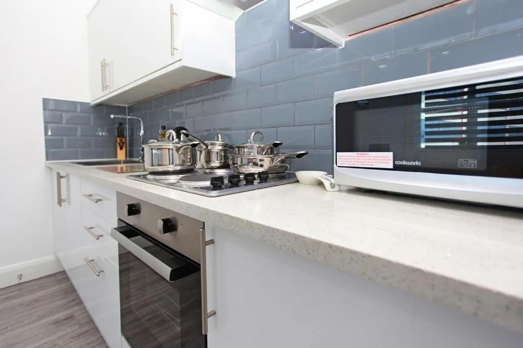 Kitchen or kitchenette in Sapphire House Apartments