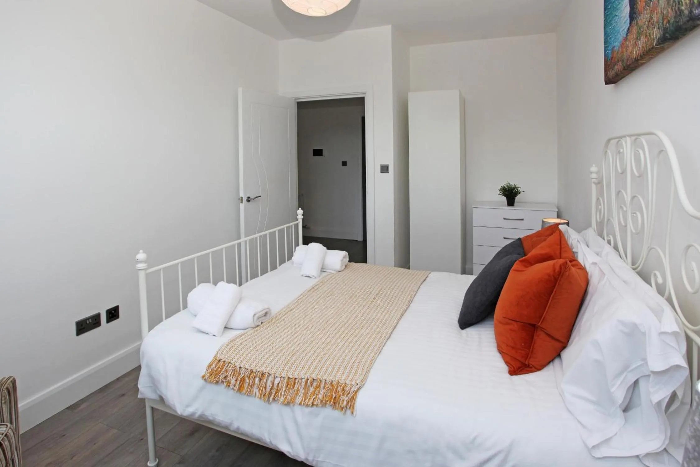 Bed in Sapphire House Apartments