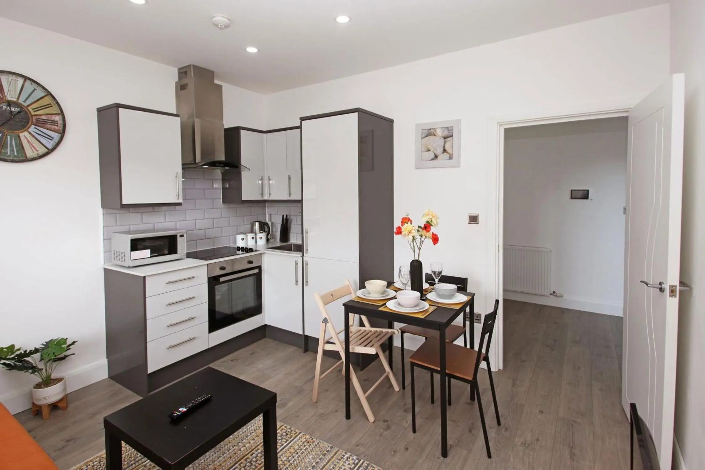 Kitchen or kitchenette in Sapphire House Apartments