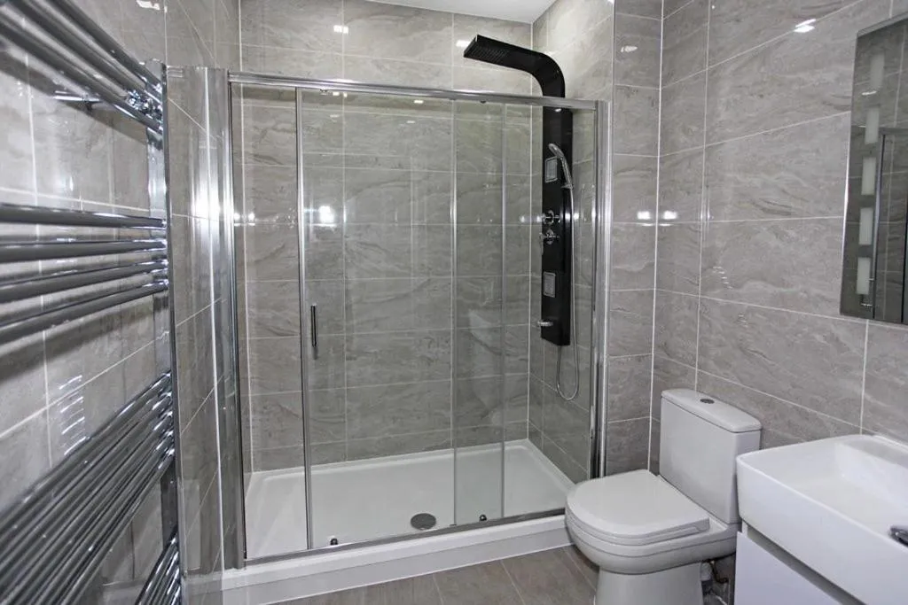 Shower in Sapphire House Apartments