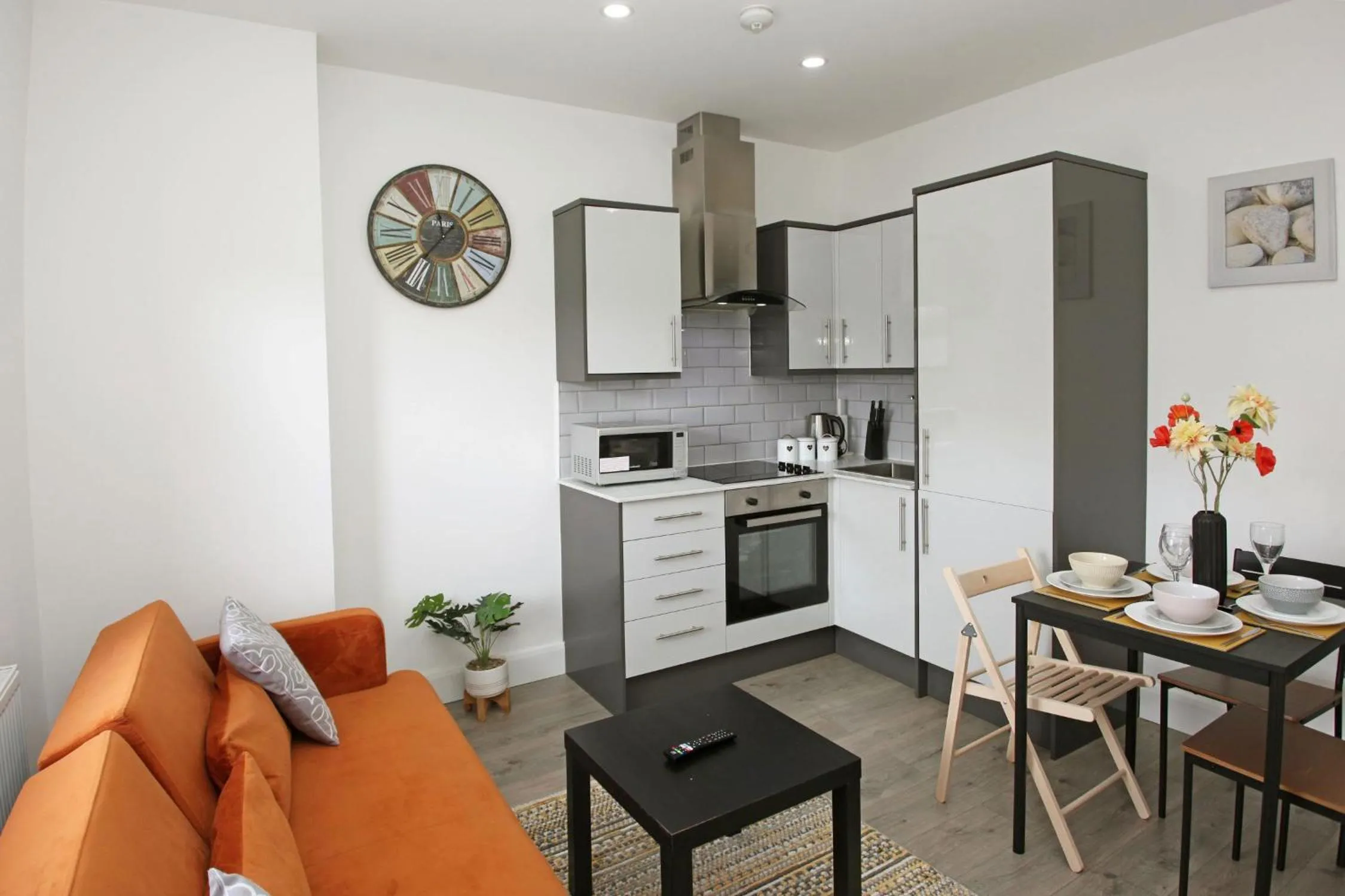 Kitchen or kitchenette in Sapphire House Apartments