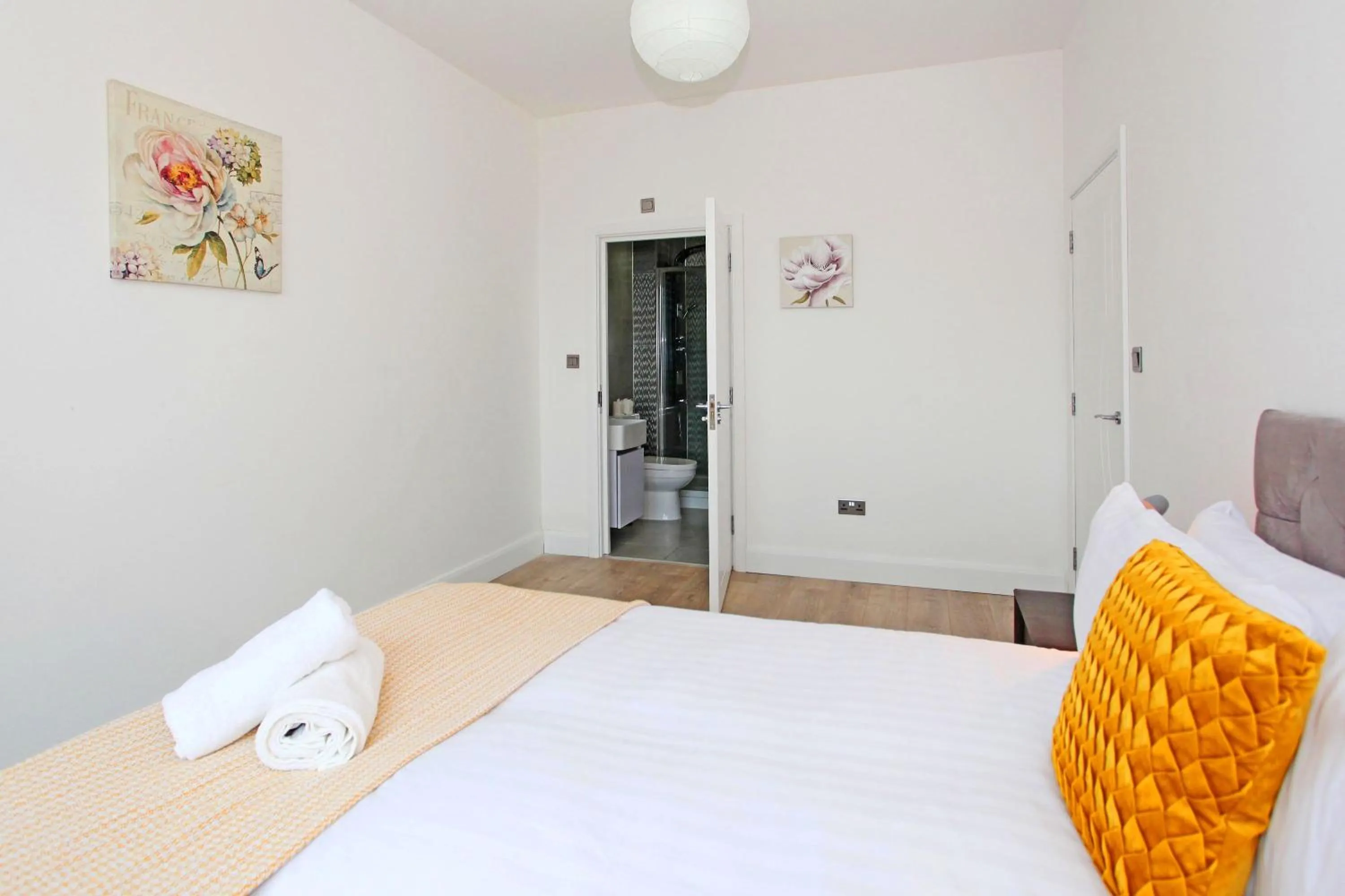 Bed in Sapphire House Apartments