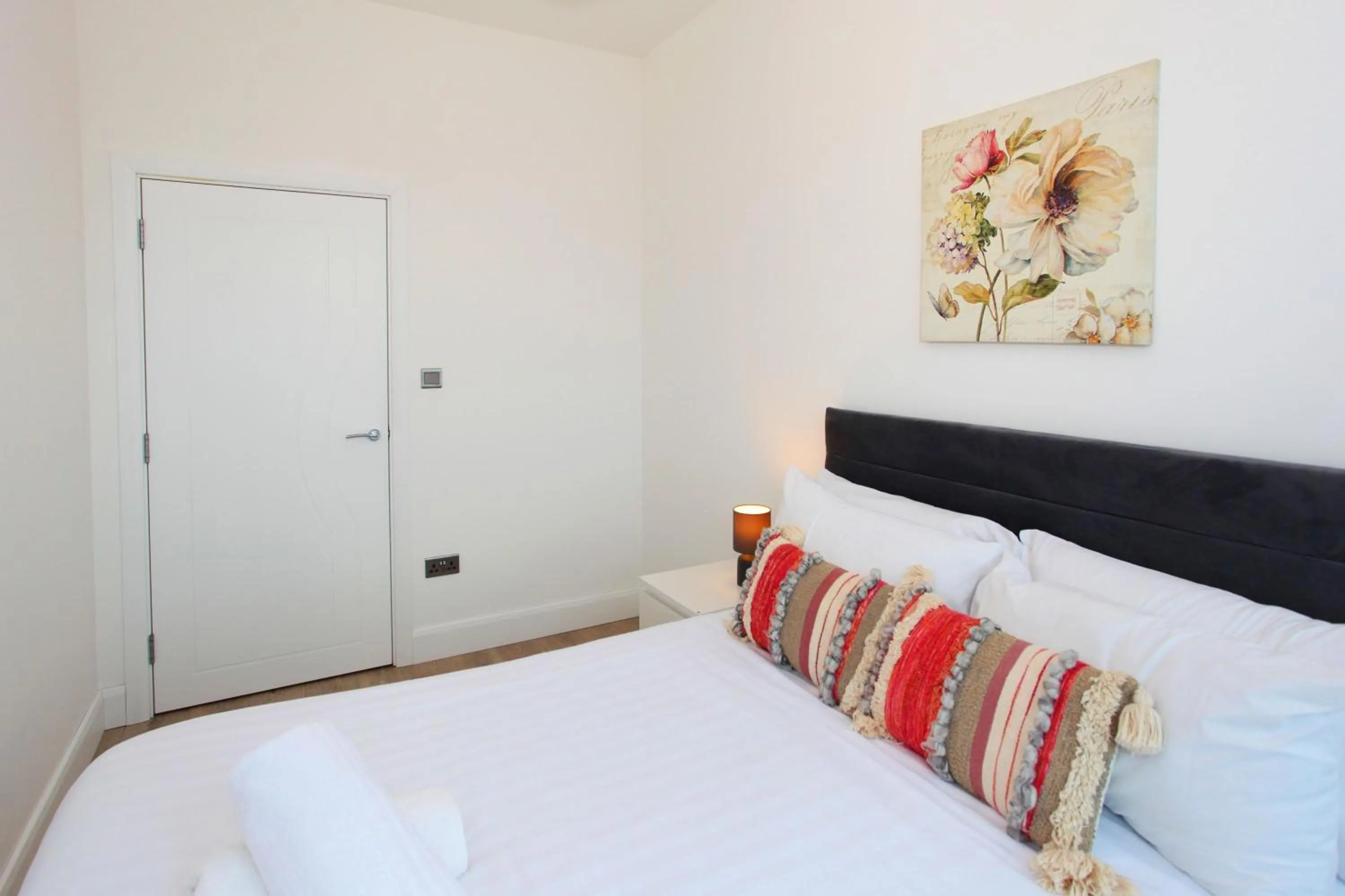 Bed in Sapphire House Apartments