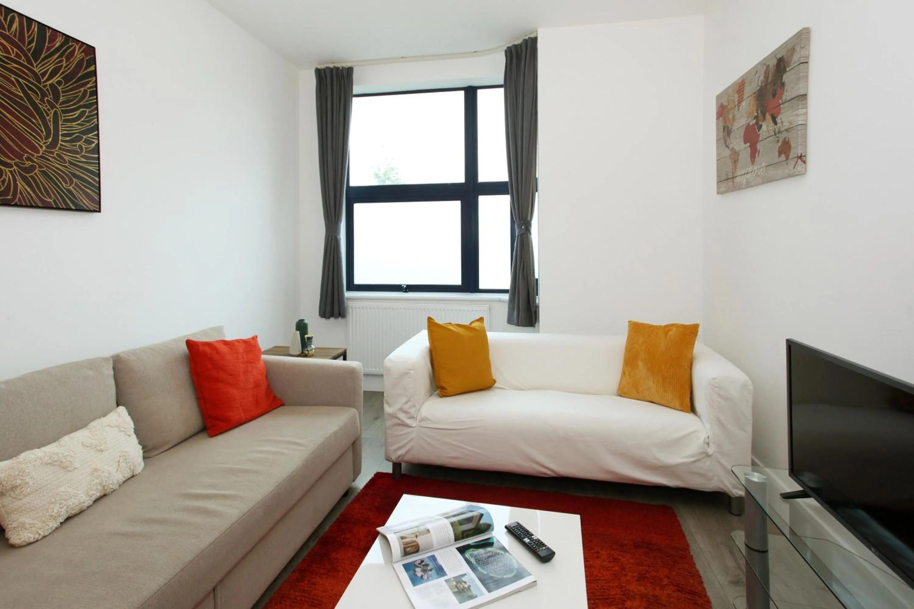 TV and multimedia in Sapphire House Apartments