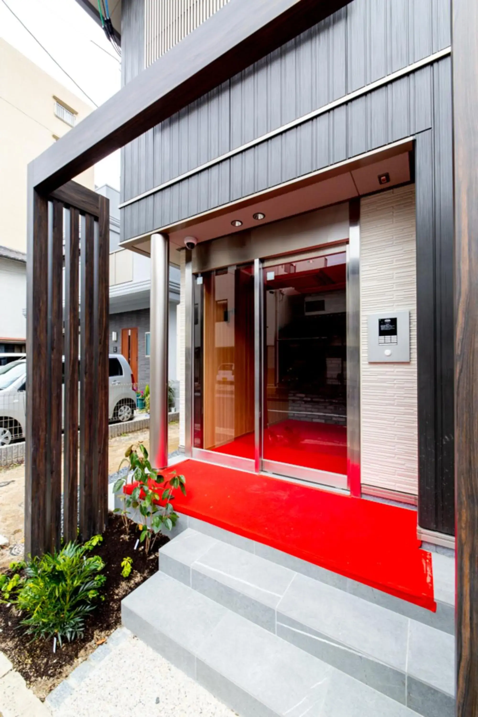 Facade/entrance in GRAND BASE Hiroshima Hikarimachi Facade/entrance in GRAND BASE Hiroshima Hikarimachi