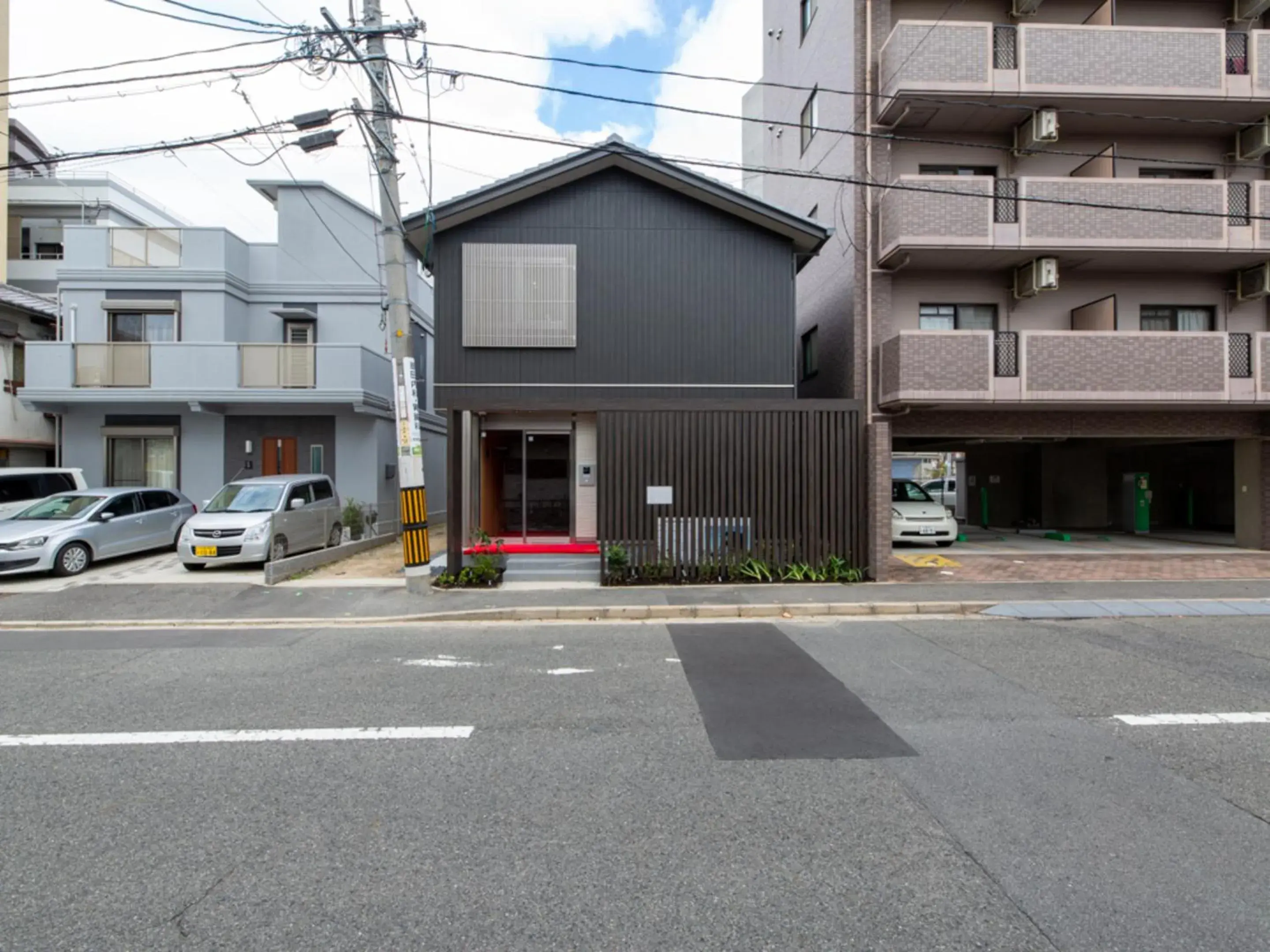 Facade/entrance in GRAND BASE Hiroshima Hikarimachi Facade/entrance in GRAND BASE Hiroshima Hikarimachi