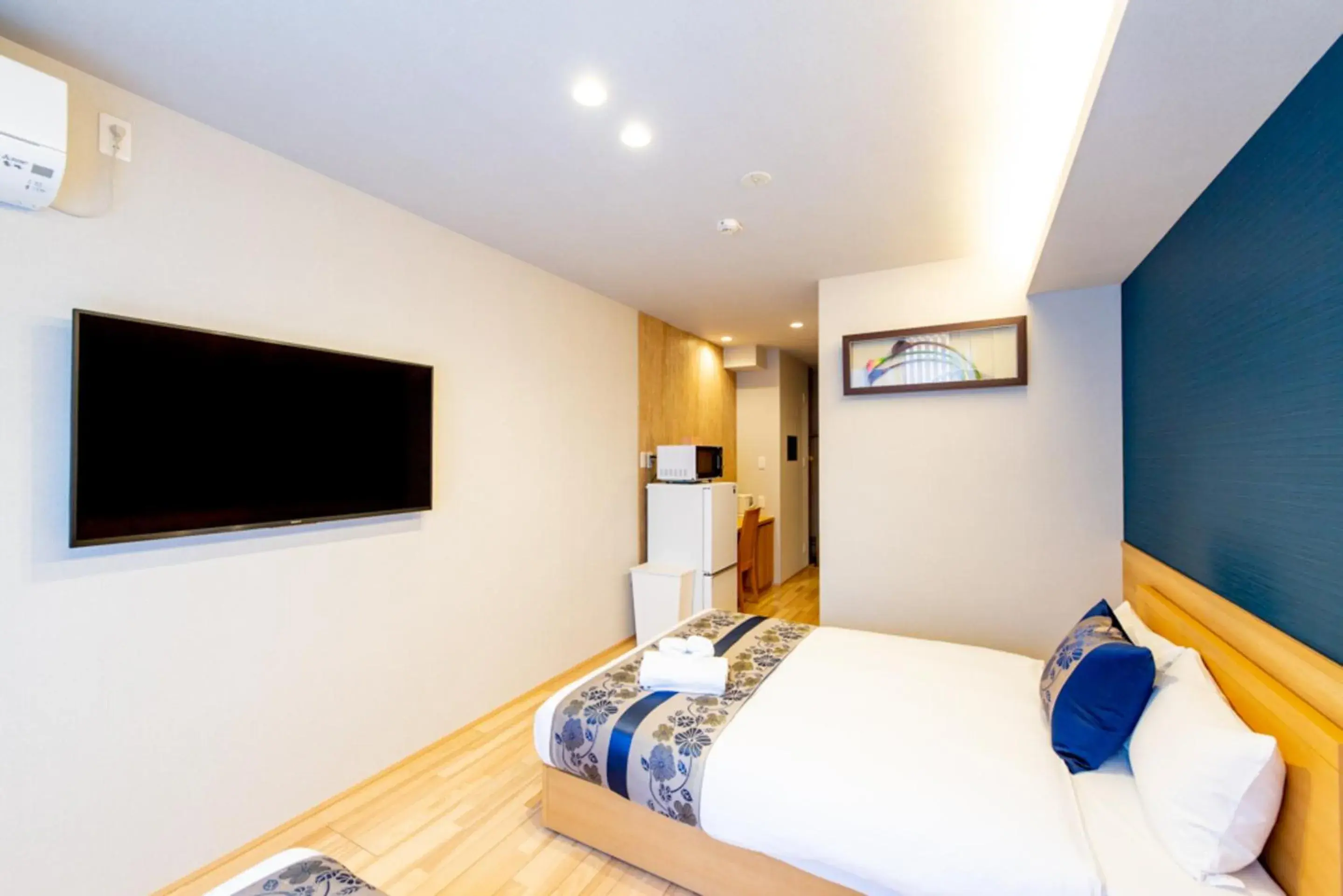 Photo of the whole room, Bed in GRAND BASE Hiroshima Hikarimachi Photo of the whole room, Bed in GRAND BASE Hiroshima Hikarimachi