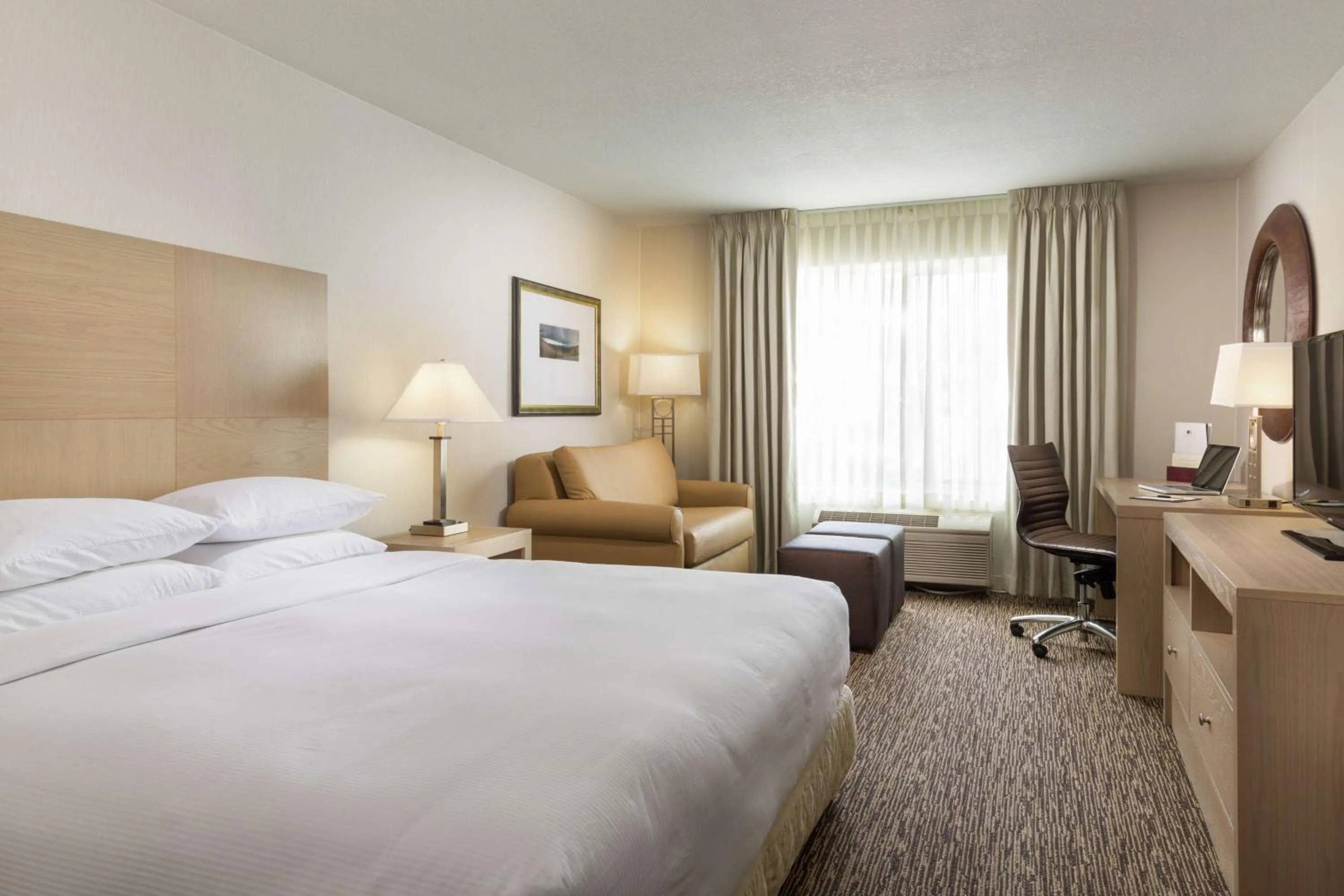 Bedroom, Bed in DoubleTree by Hilton Portland Tigard