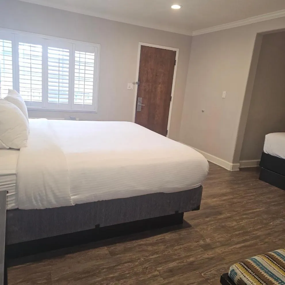 Bed in Bay Front Inn