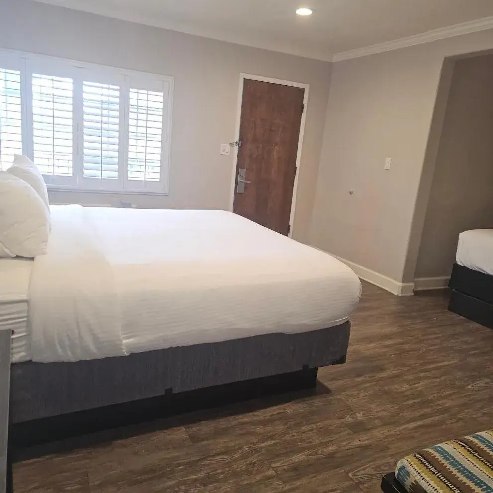 Bed in Bay Front Inn Bed in Bay Front Inn