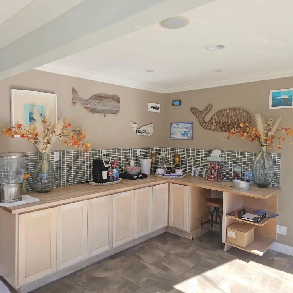 Coffee/tea facilities in Bay Front Inn