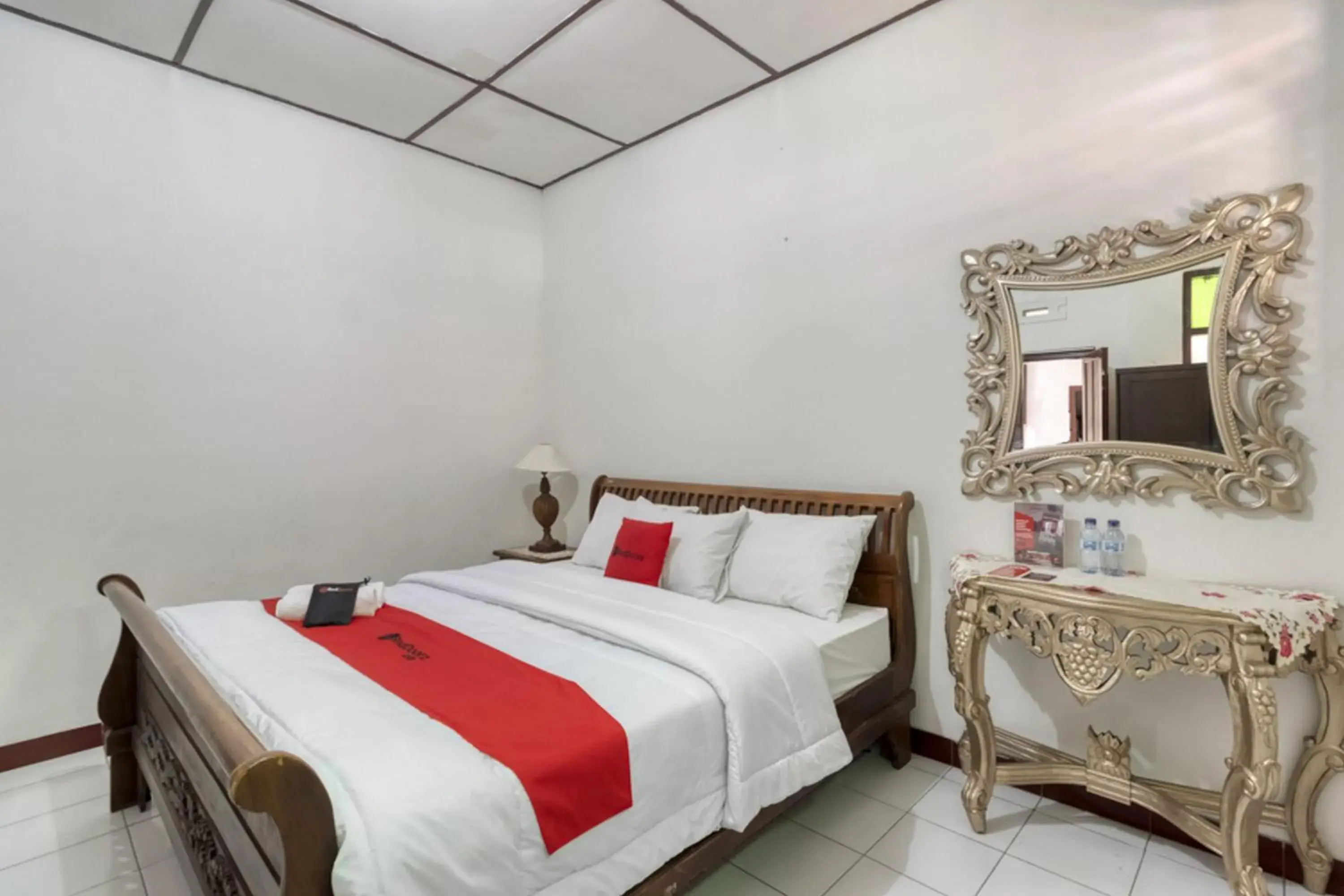 Bed in RedDoorz Syariah near Wijilan 2 Yogyakarta Bed in RedDoorz Syariah near Wijilan 2 Yogyakarta