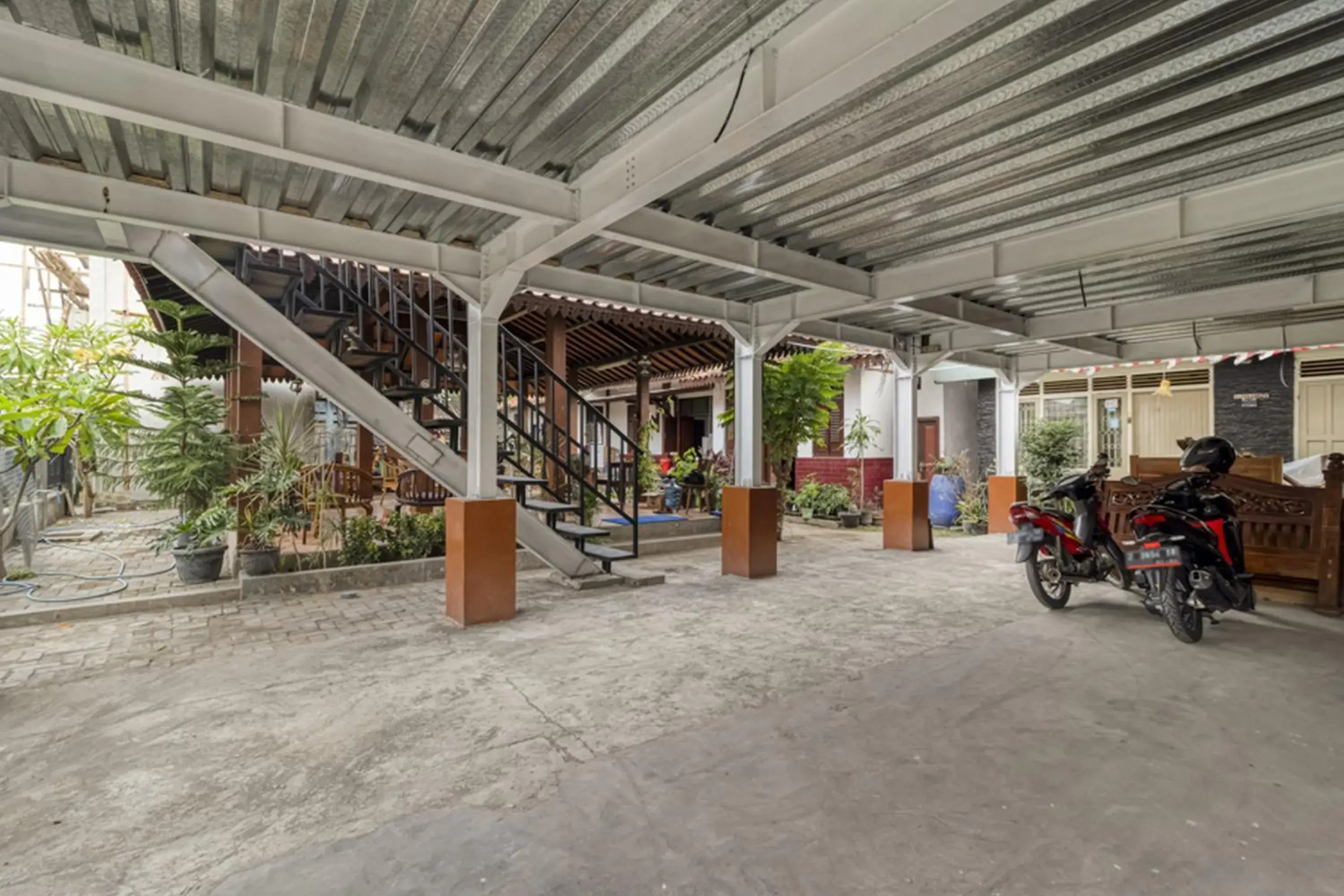 Property building in RedDoorz Syariah near Wijilan 2 Yogyakarta Property building in RedDoorz Syariah near Wijilan 2 Yogyakarta