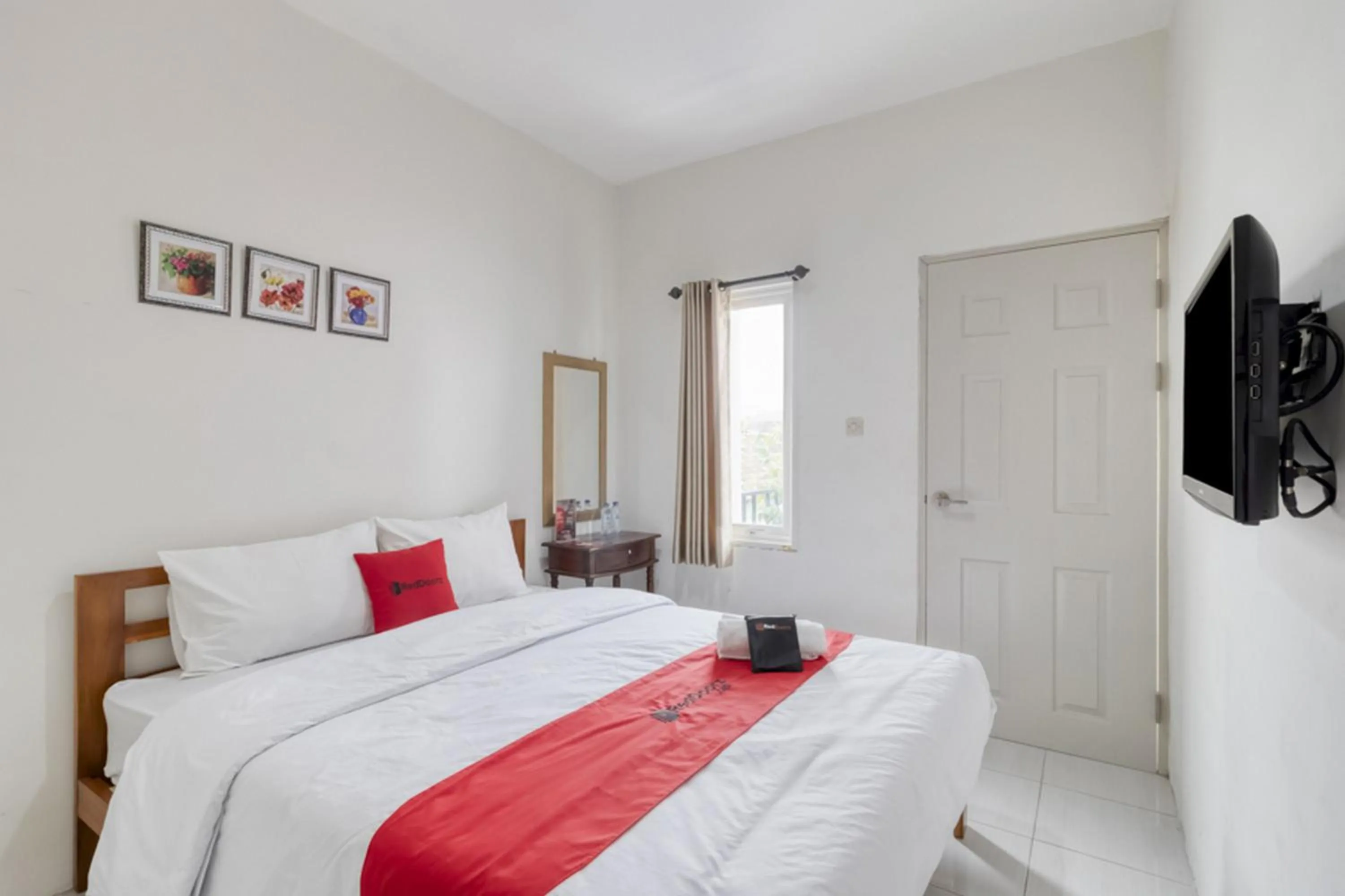 Bed in RedDoorz Syariah near Wijilan 2 Yogyakarta