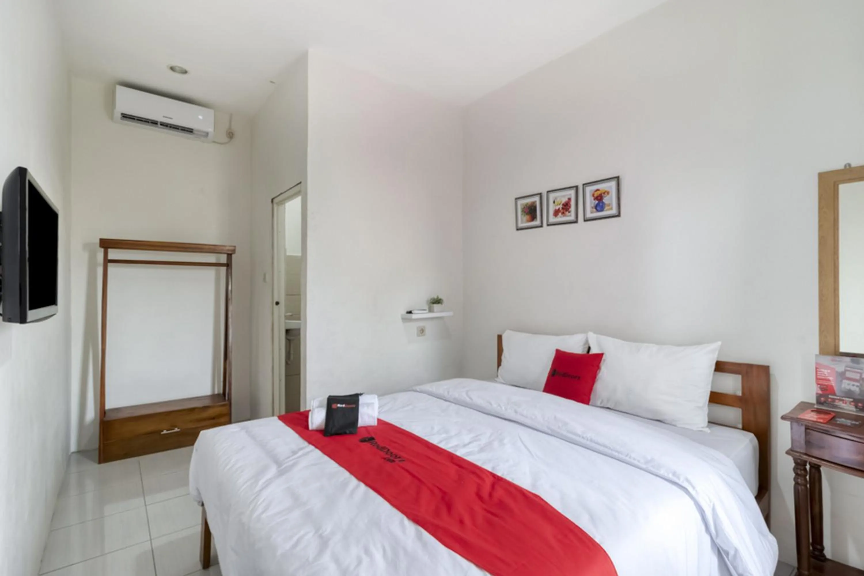 Bed in RedDoorz Syariah near Wijilan 2 Yogyakarta