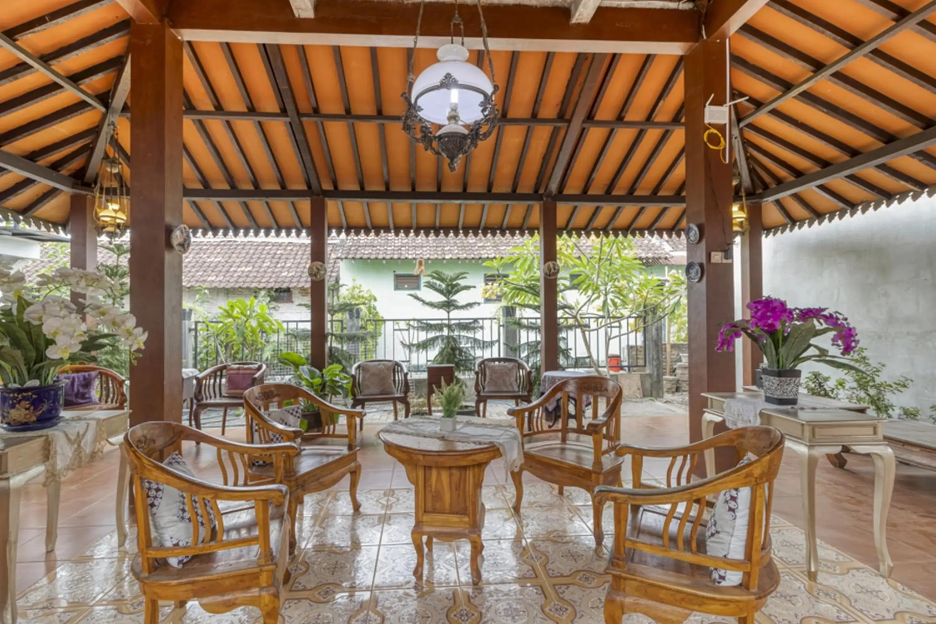 Facade/entrance in RedDoorz Syariah near Wijilan 2 Yogyakarta Facade/entrance in RedDoorz Syariah near Wijilan 2 Yogyakarta