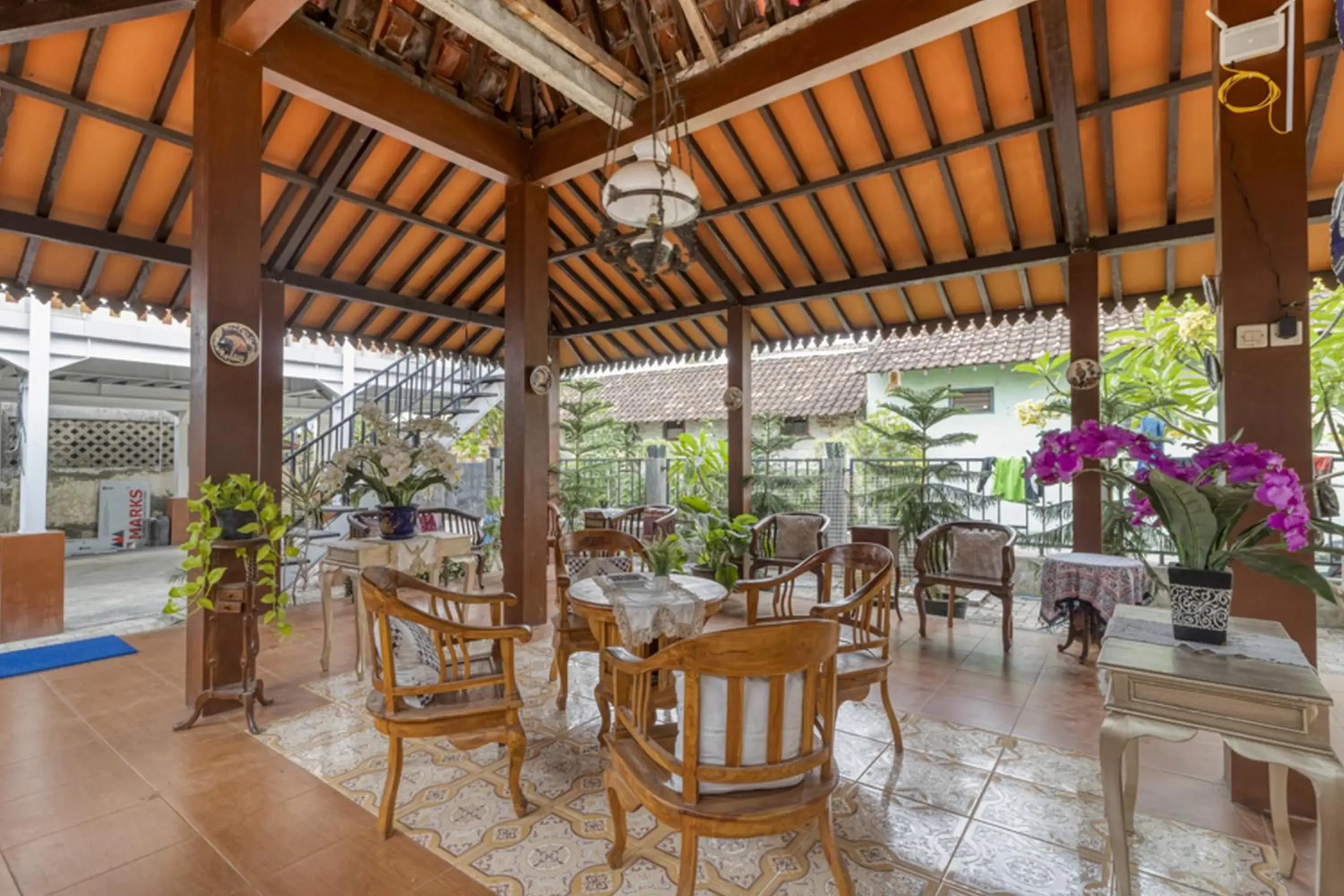 Facade/entrance in RedDoorz Syariah near Wijilan 2 Yogyakarta Facade/entrance in RedDoorz Syariah near Wijilan 2 Yogyakarta