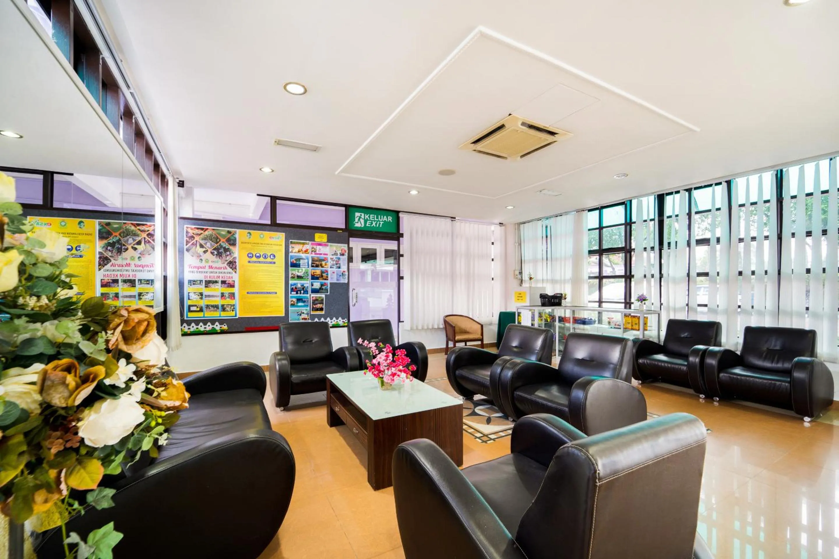 Seating area in Hotel O Kulim Inn
