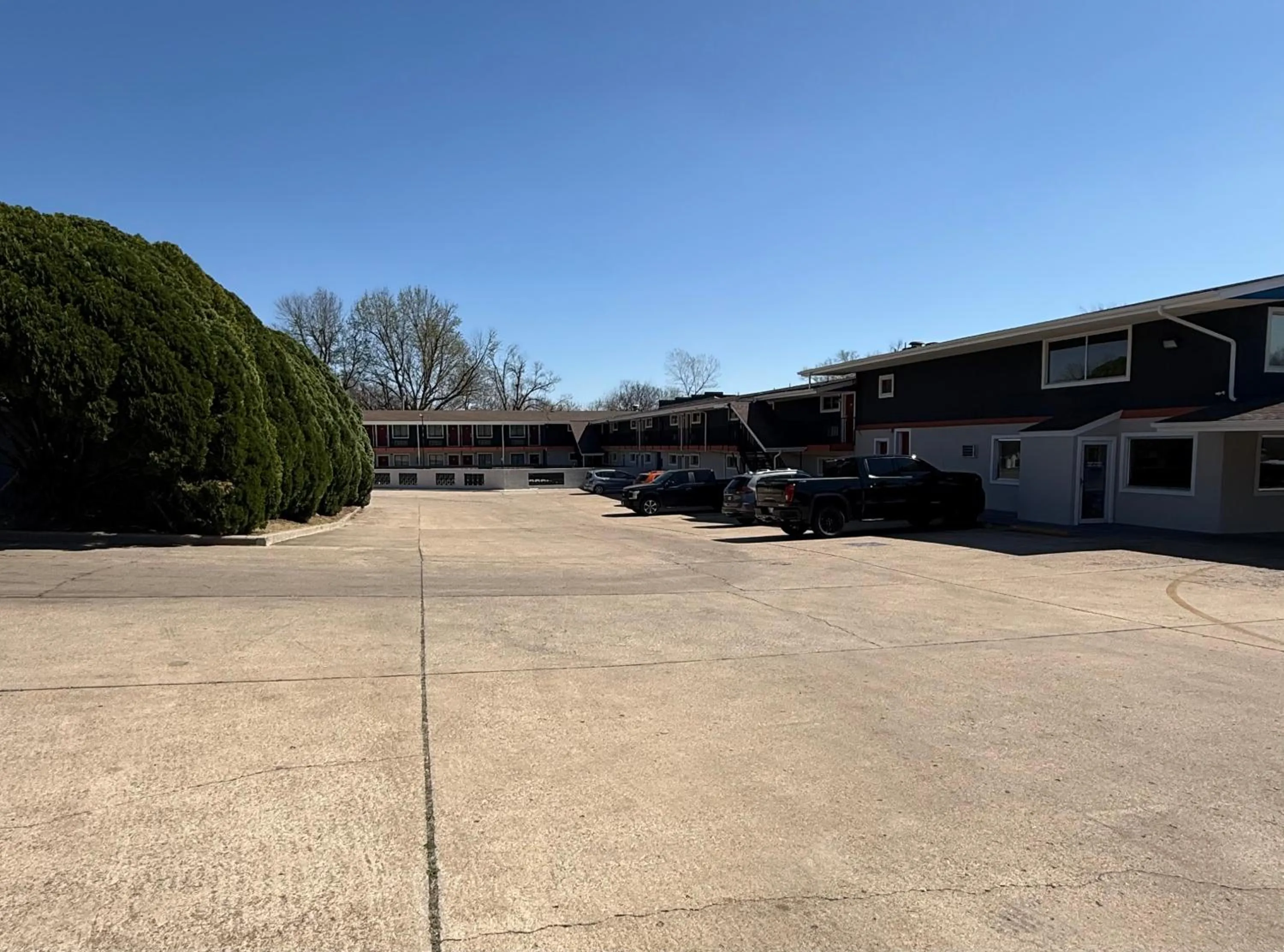 Property building in Americas Best Value Inn Ponca City