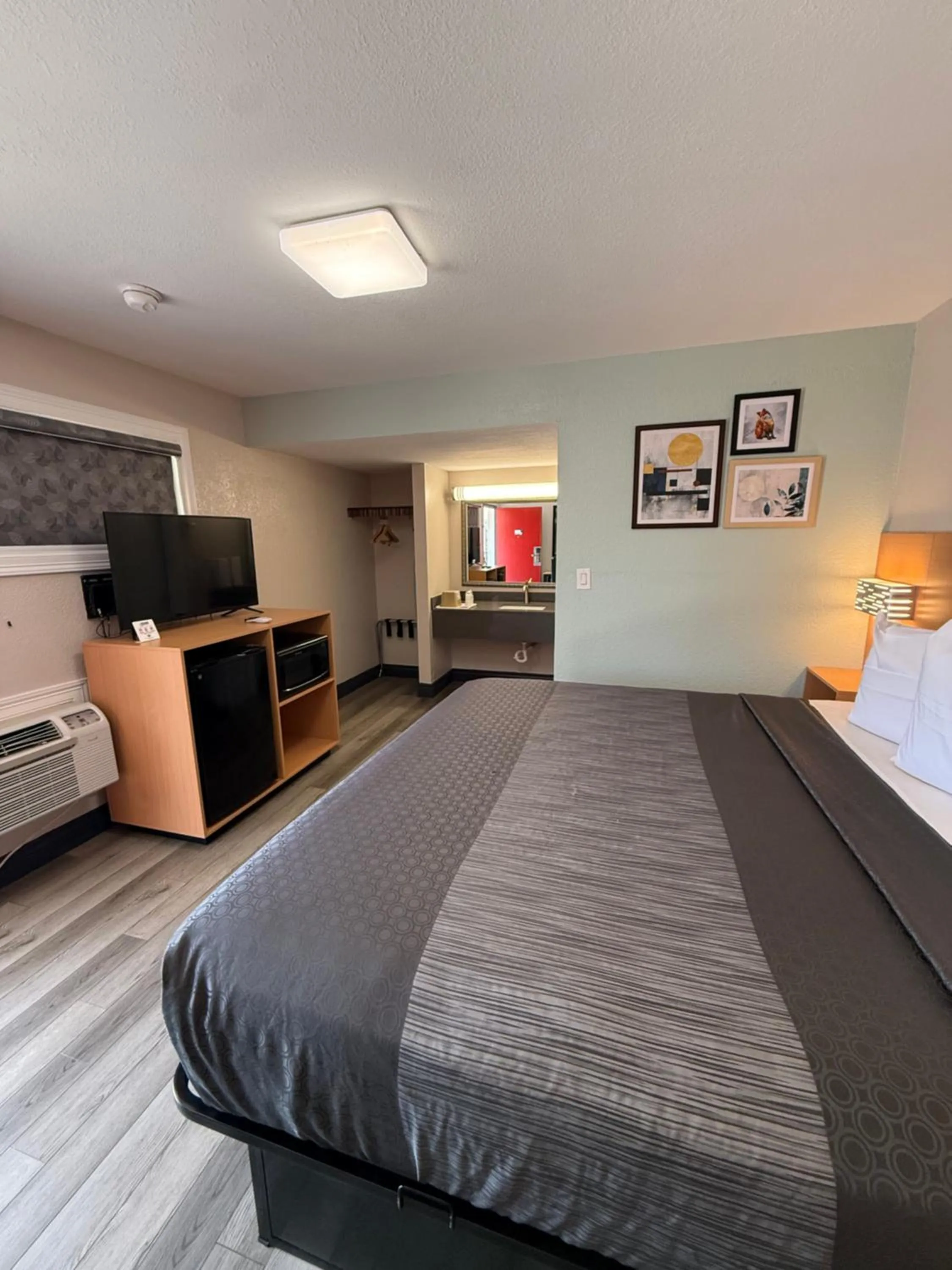 Bed in Americas Best Value Inn Ponca City