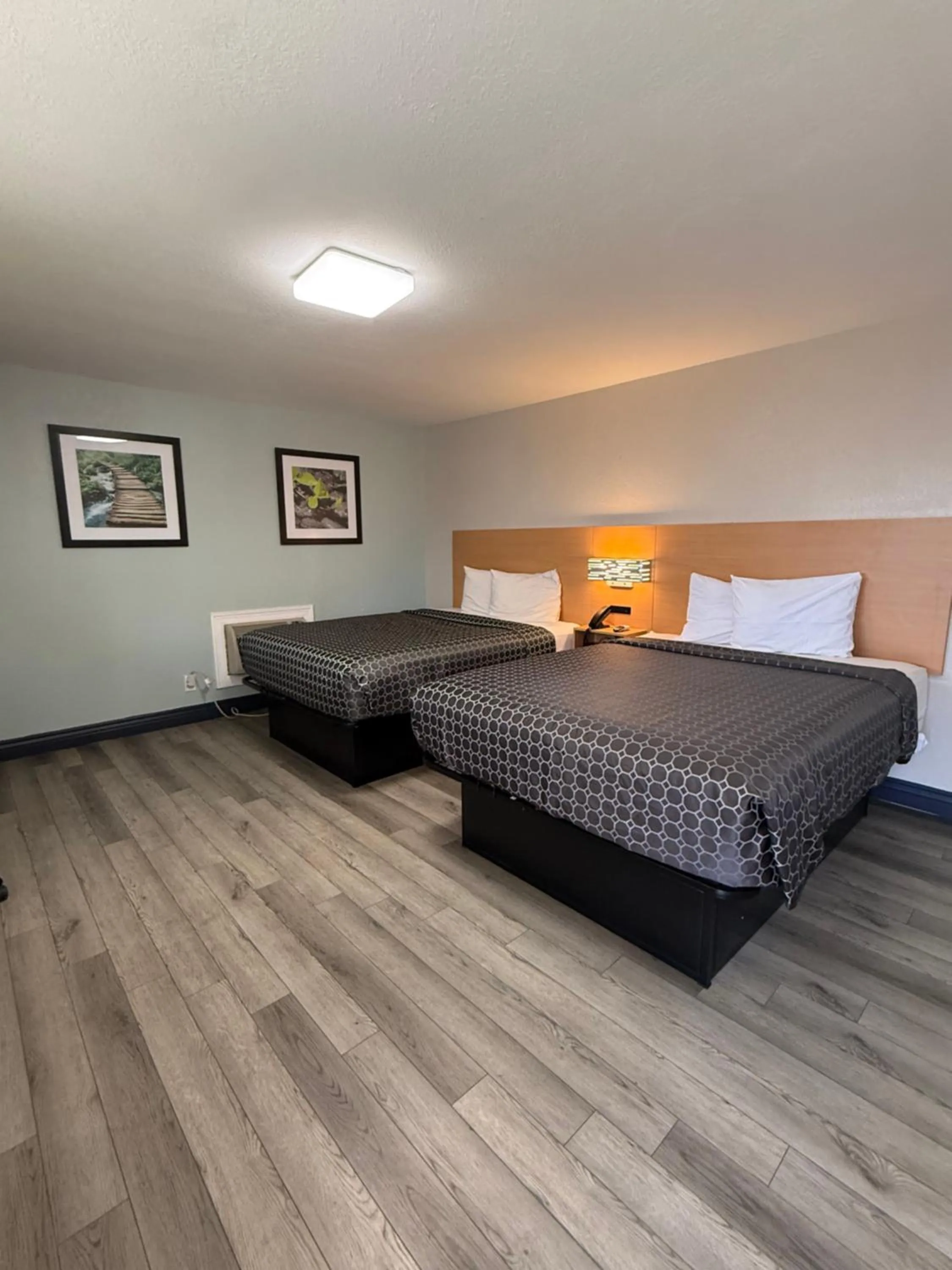 Bed in Americas Best Value Inn Ponca City