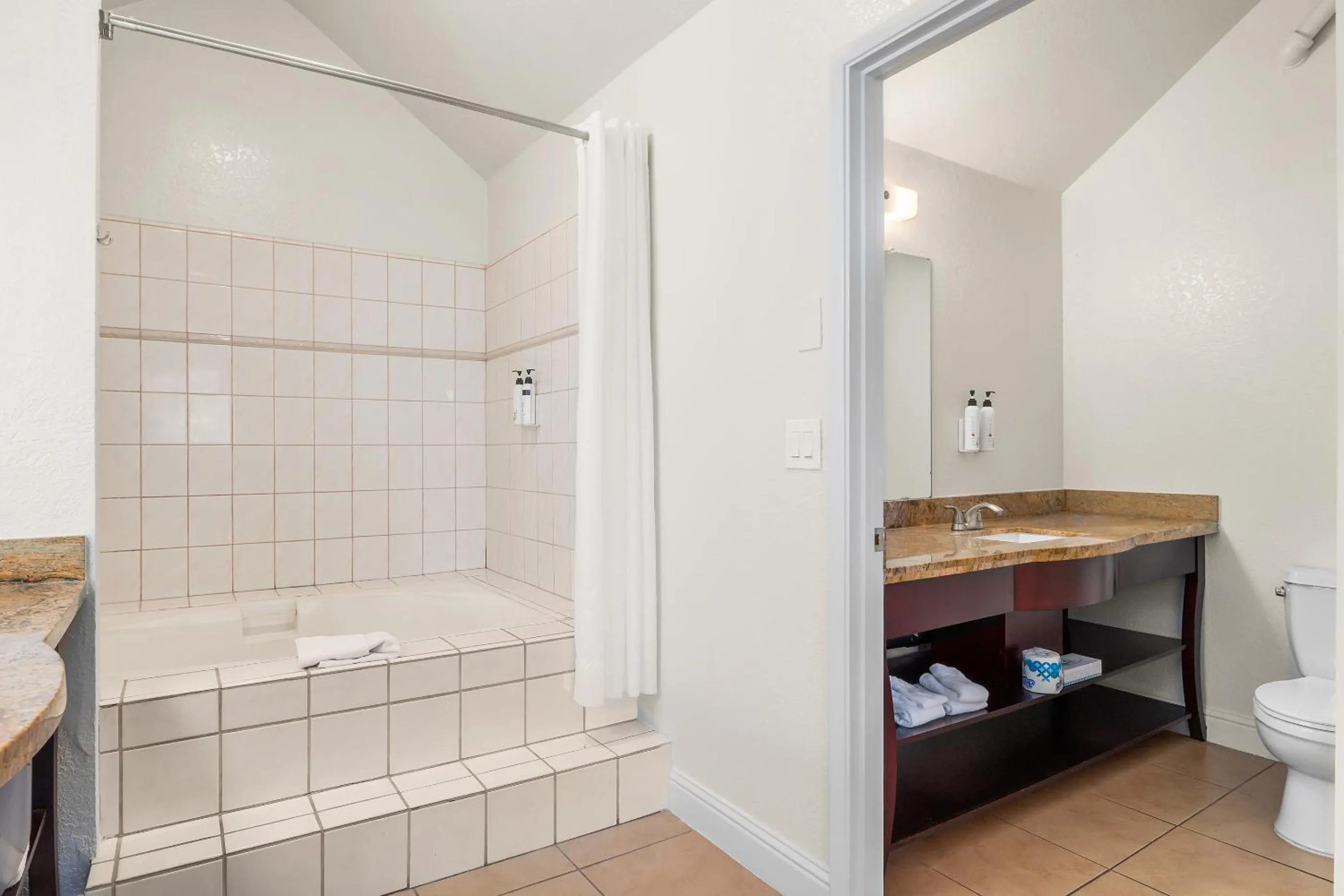 Bath in Hotel Solares