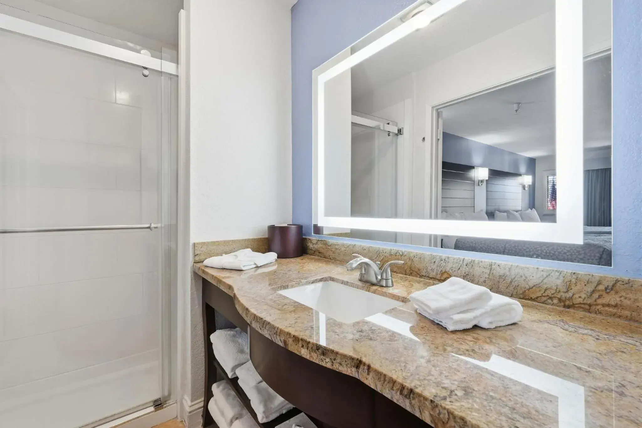 Bathroom in Hotel Solares Bathroom in Hotel Solares