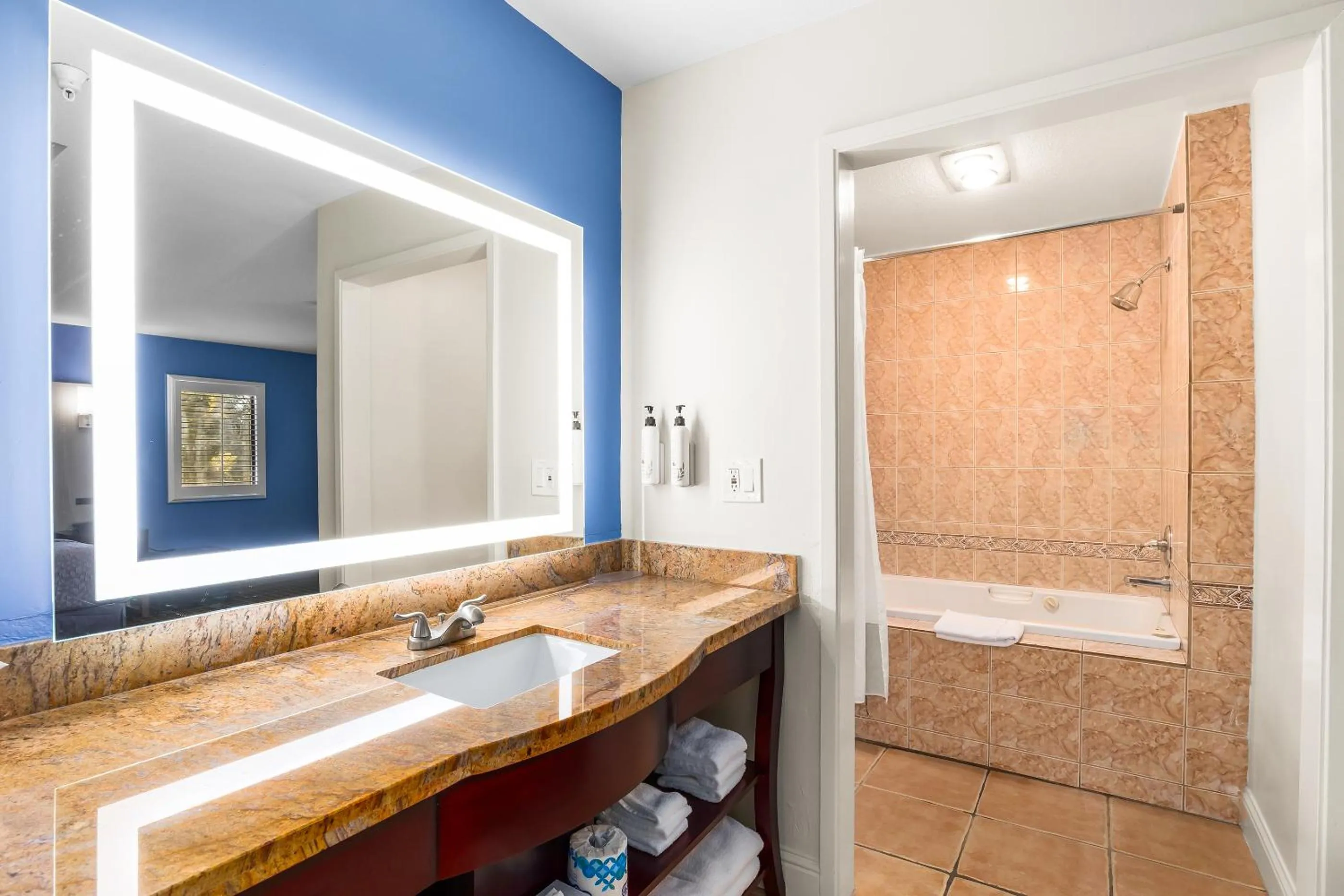 Bathroom in Hotel Solares