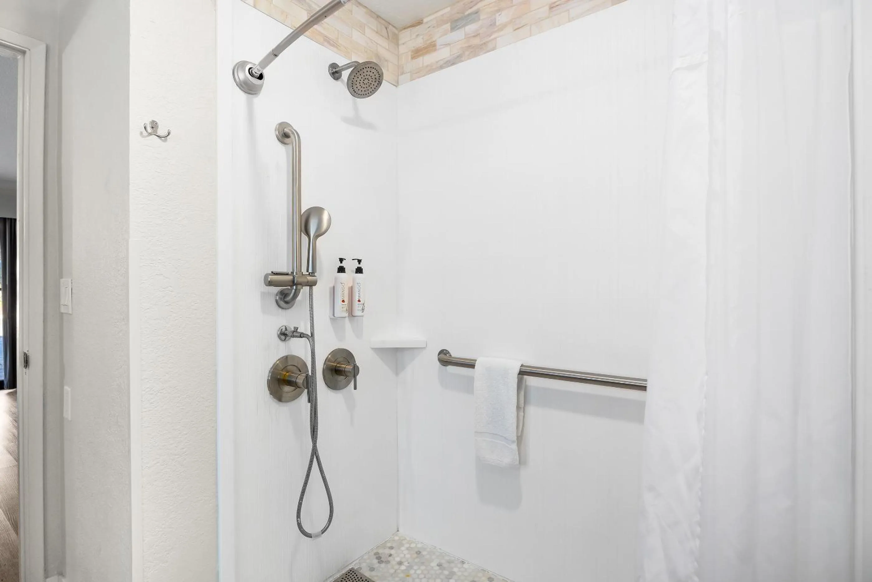 Shower in Hotel Solares