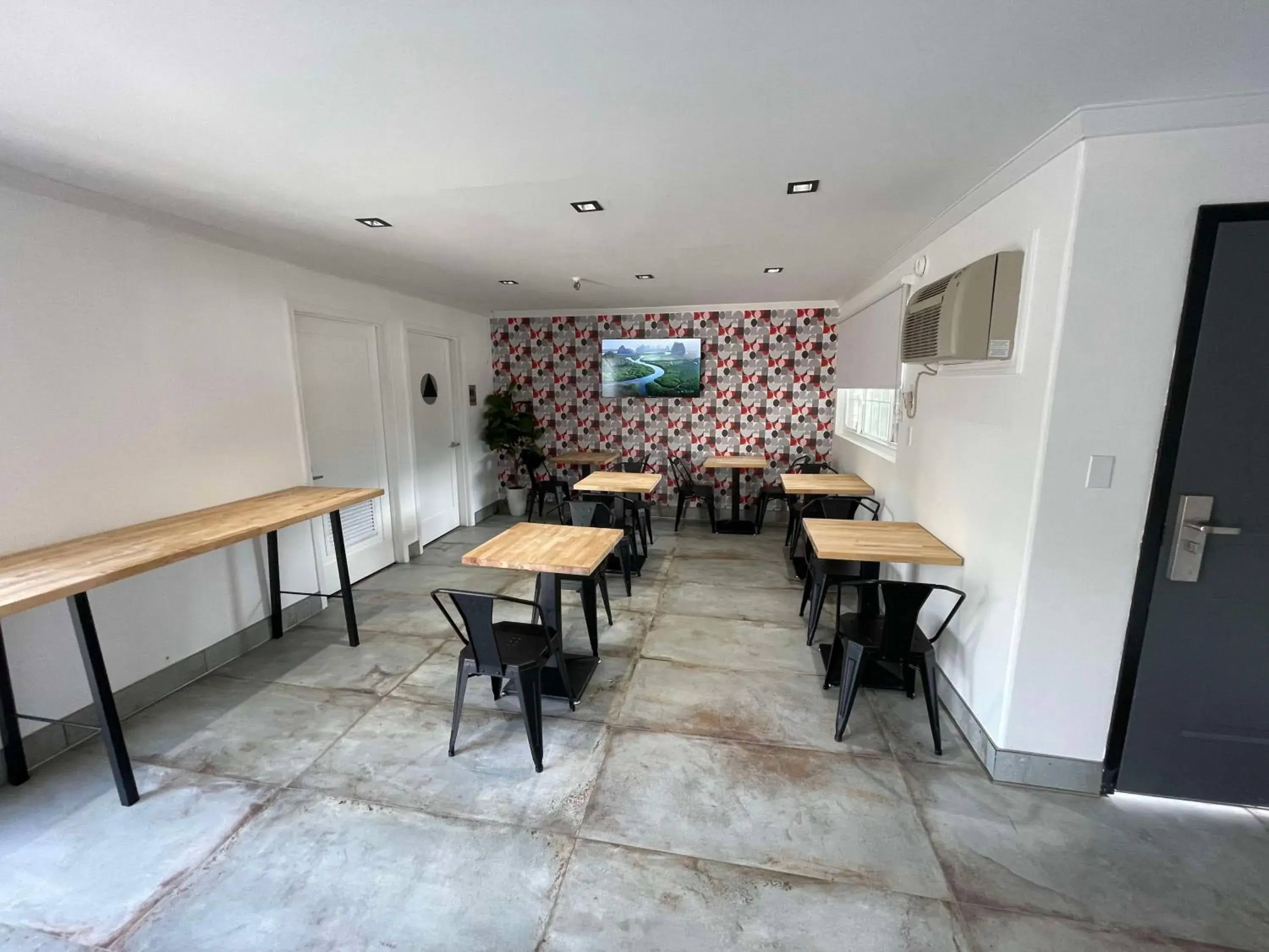 Breakfast in The Midtowner Hotel, SureStay Collection by Best Western Breakfast in The Midtowner Hotel, SureStay Collection by Best Western