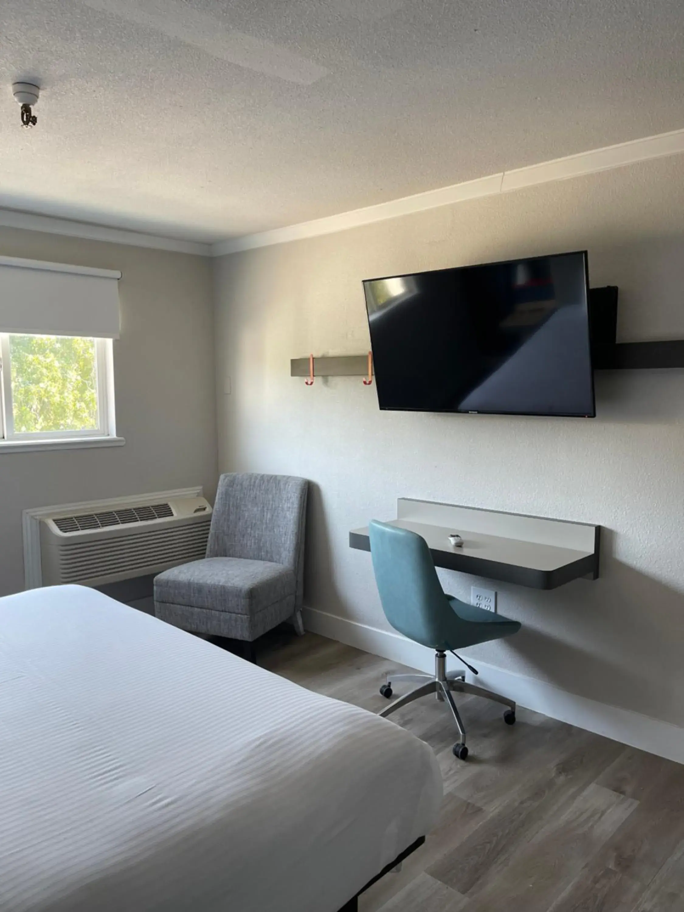 Bed in The Midtowner Hotel, SureStay Collection by Best Western Bed in The Midtowner Hotel, SureStay Collection by Best Western