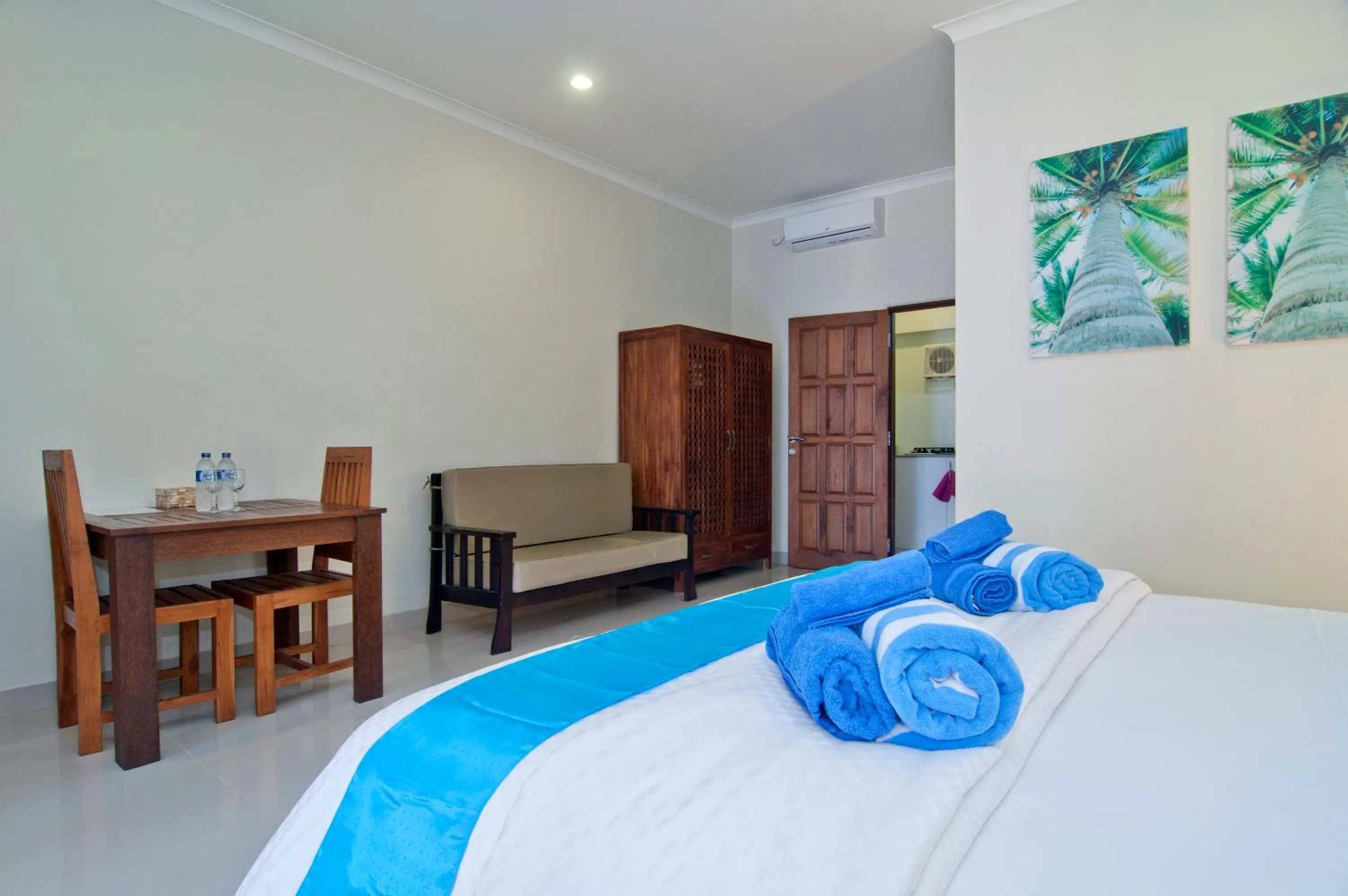 Bed in Lovina Oasis Hotel