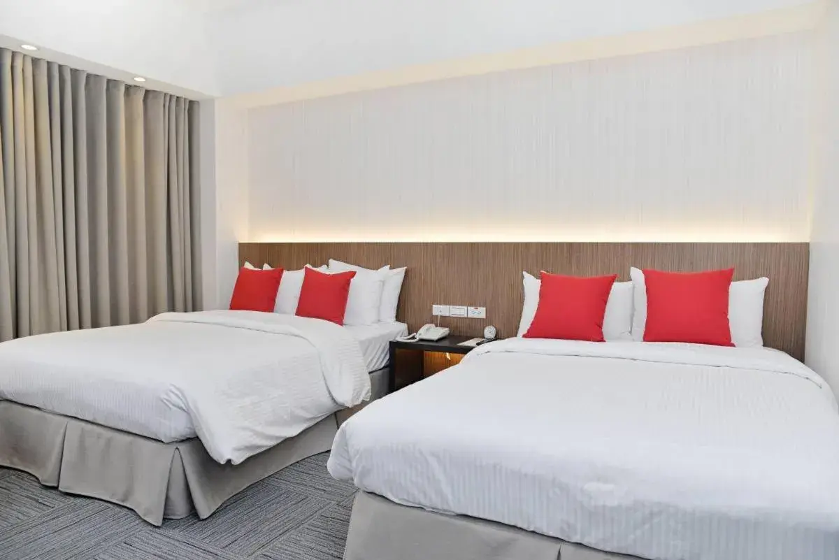 Deluxe Quadruple Room in Emperor Hotel Deluxe Quadruple Room in Emperor Hotel