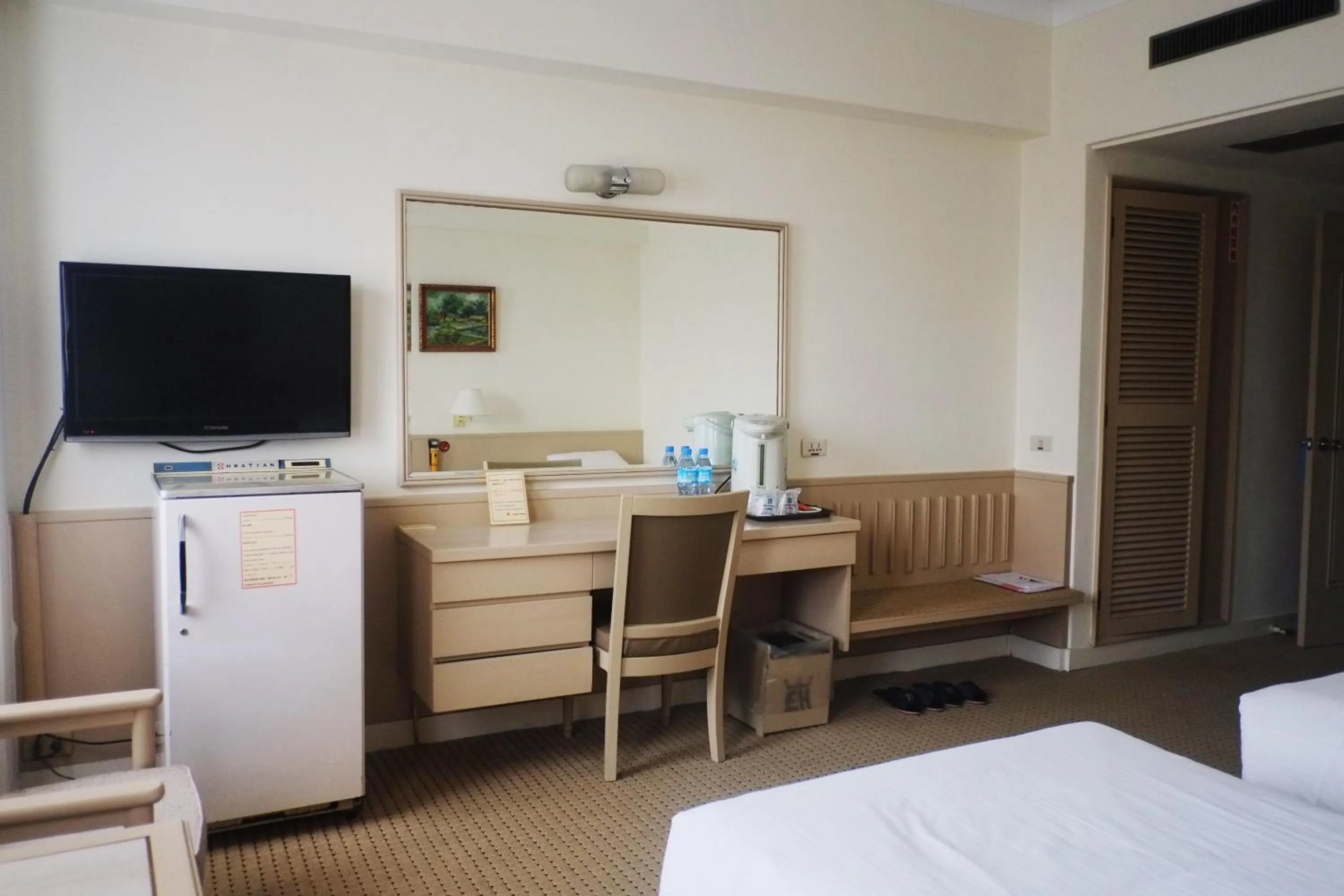 TV and multimedia, Bed in Emperor Hotel