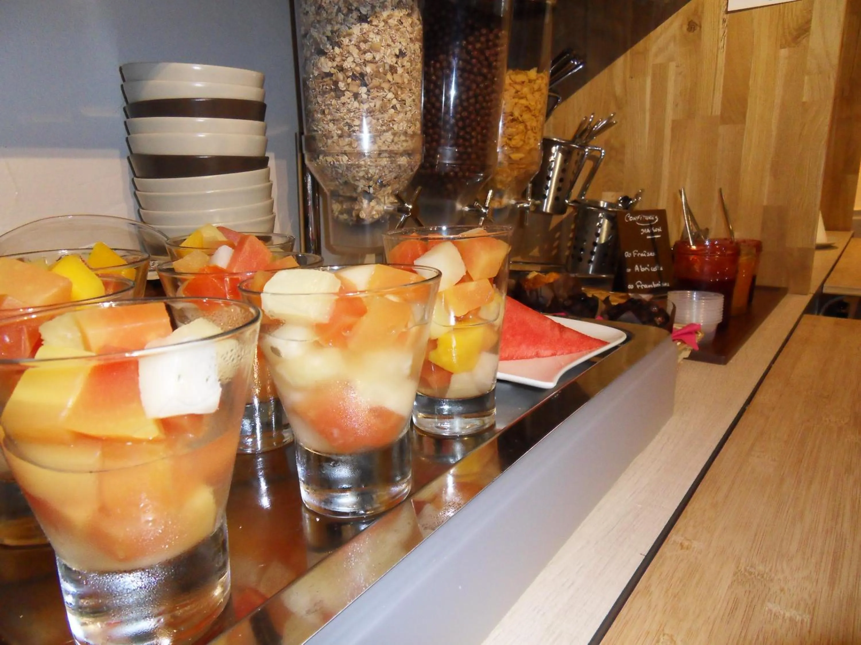 Breakfast in Logis Hôtel Restaurant Les Aubuns